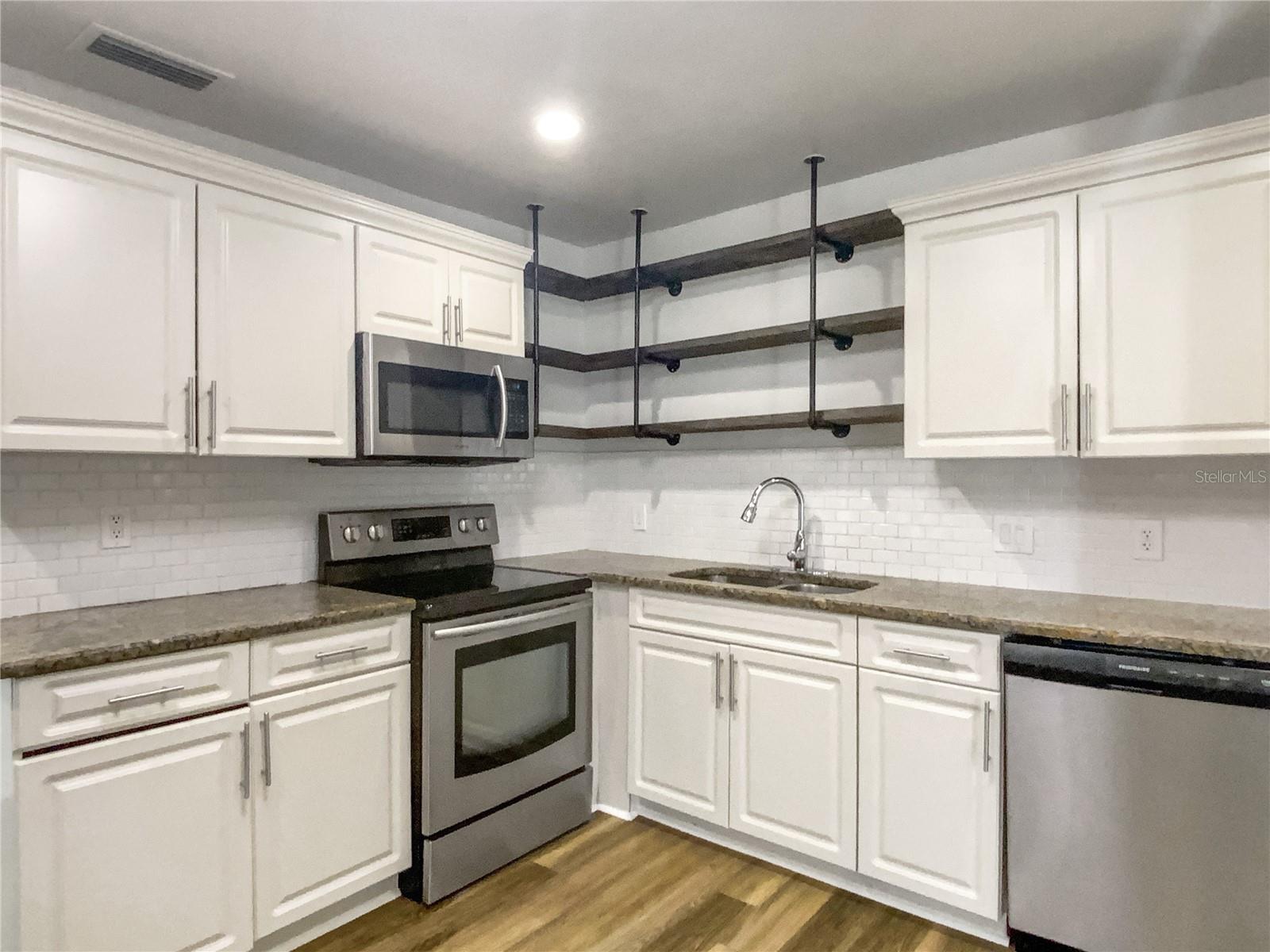 Image 12 of 33 For 1115 31st Street W