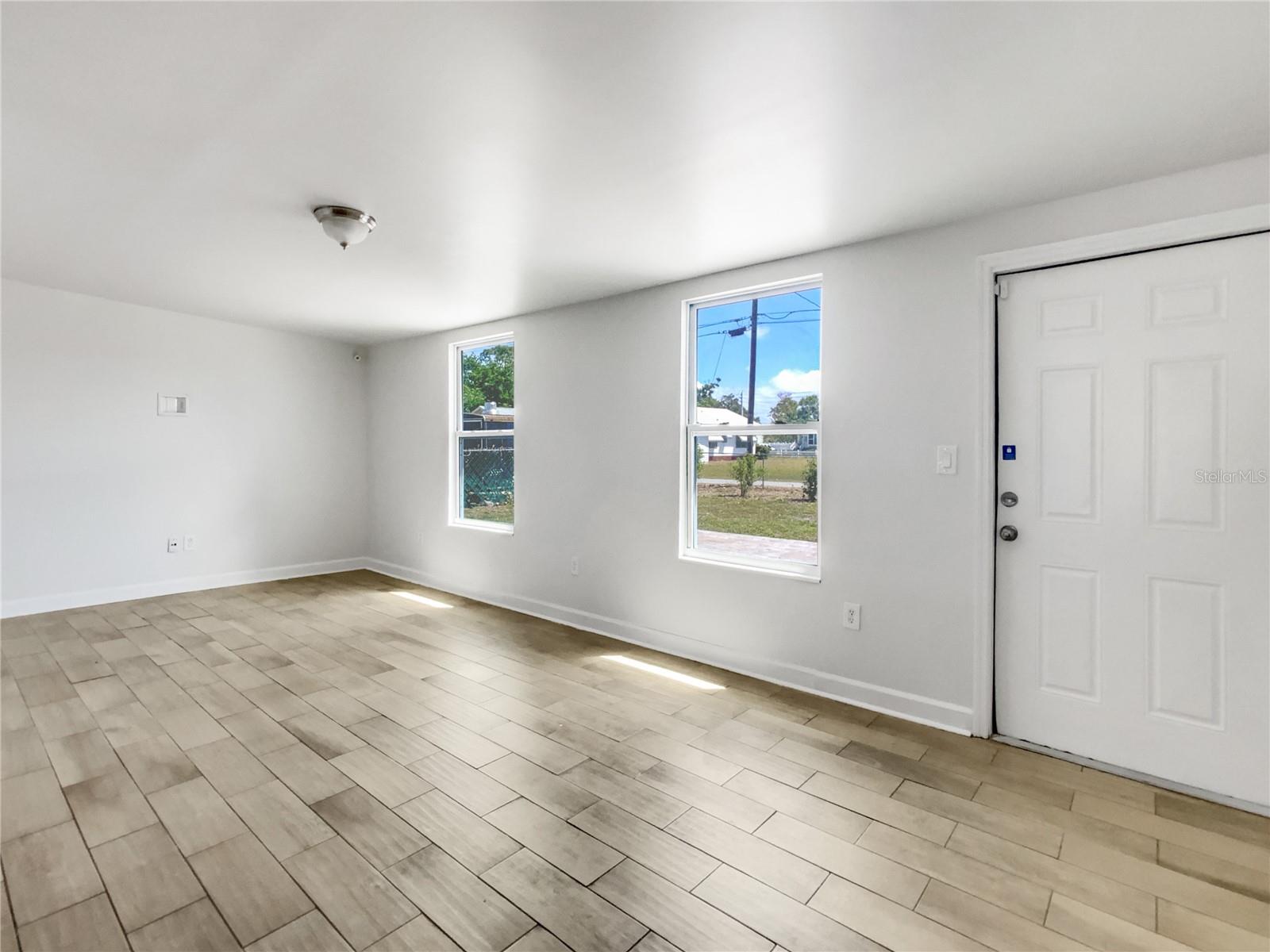 Image 23 of 33 For 1115 31st Street W