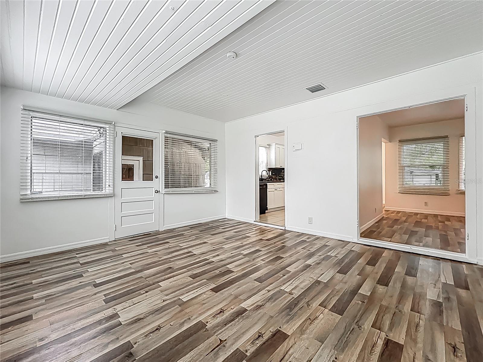 Image 11 of 41 For 810 Catalina Drive