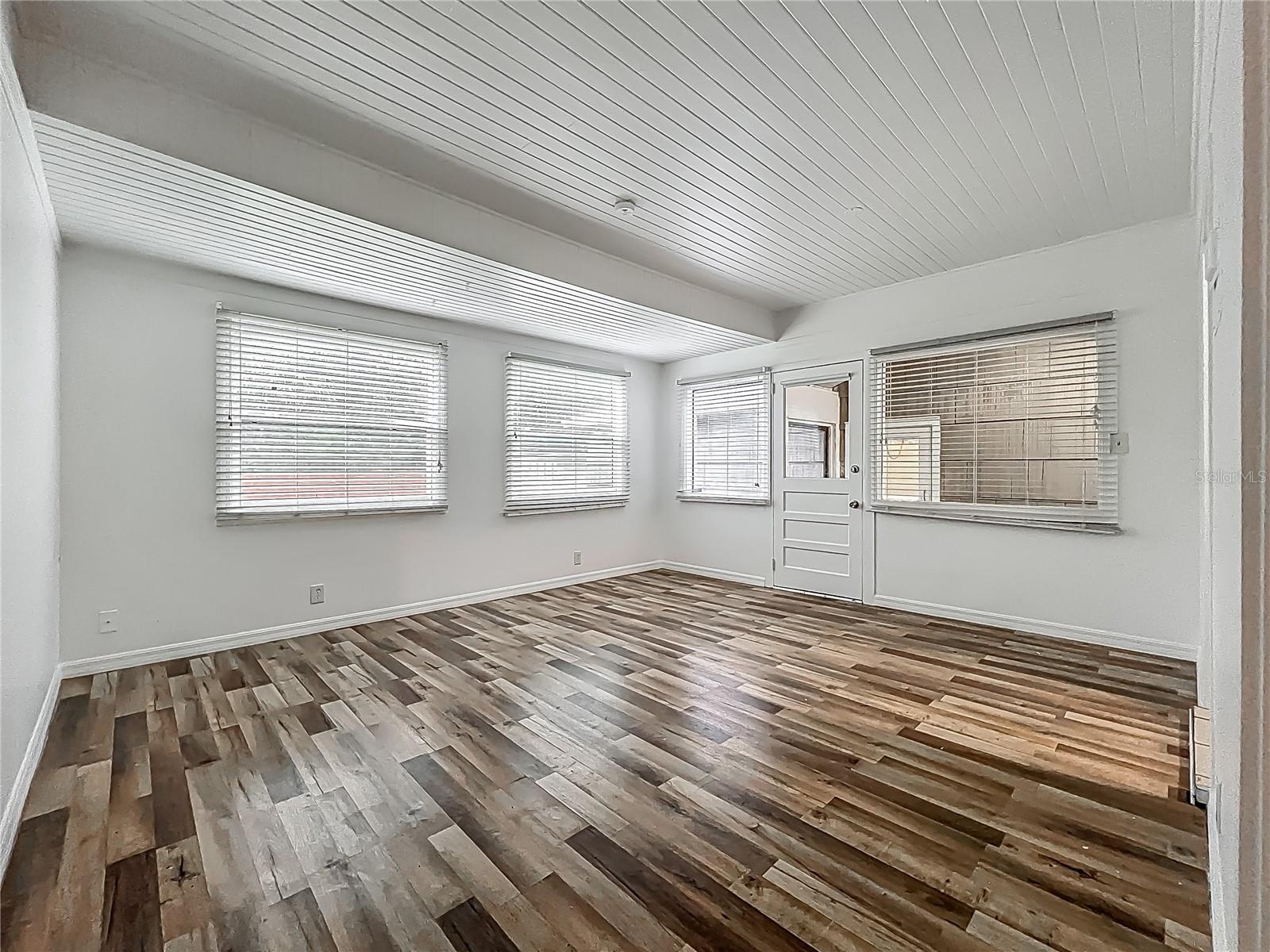 Image 13 of 41 For 810 Catalina Drive
