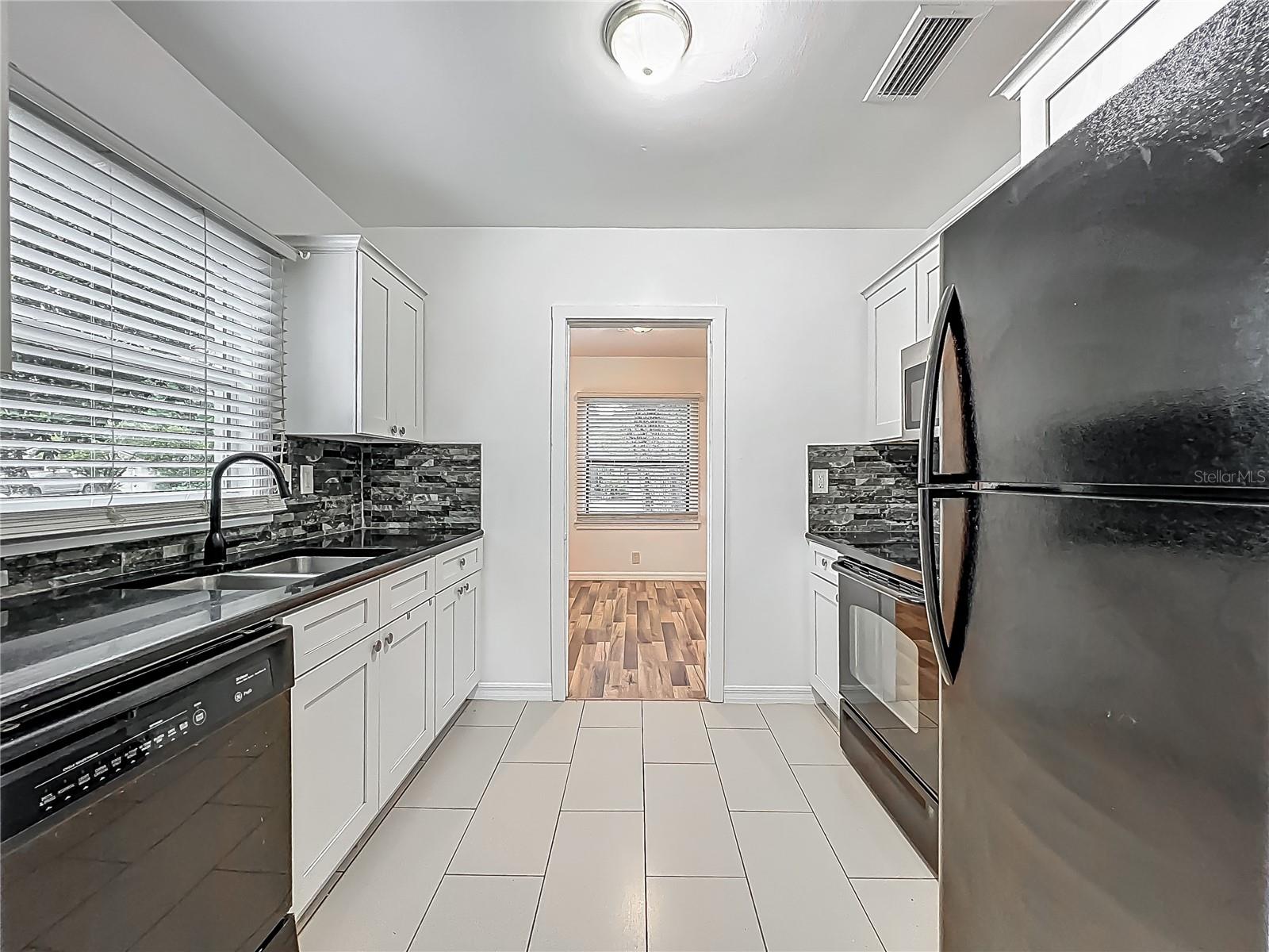 Image 14 of 41 For 810 Catalina Drive