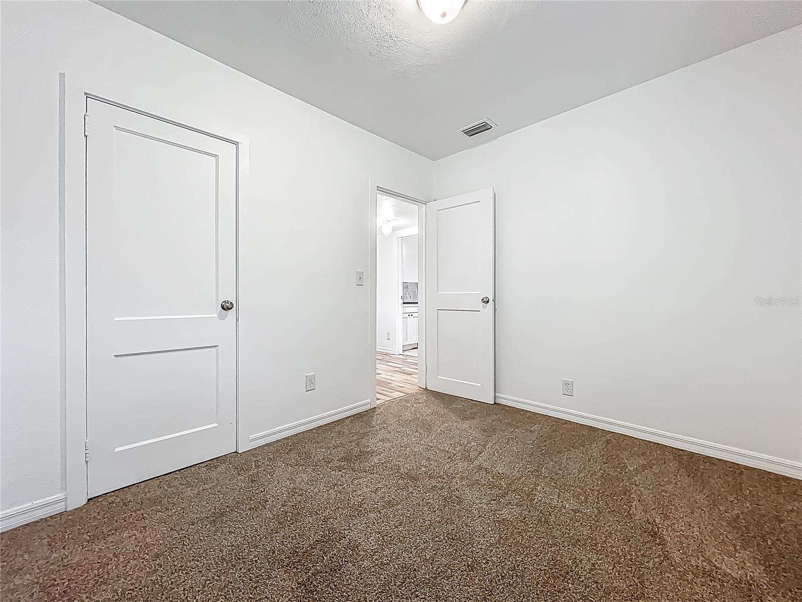 Image 16 of 41 For 810 Catalina Drive