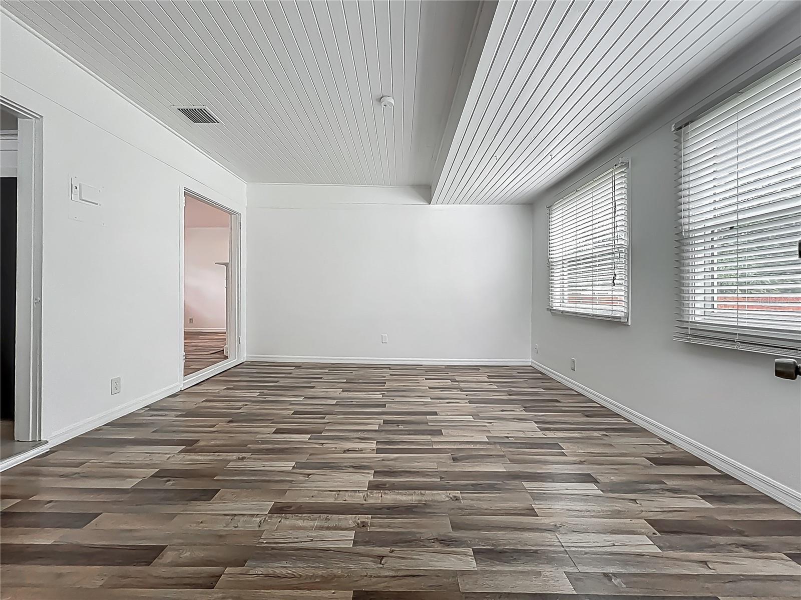 Image 9 of 41 For 810 Catalina Drive