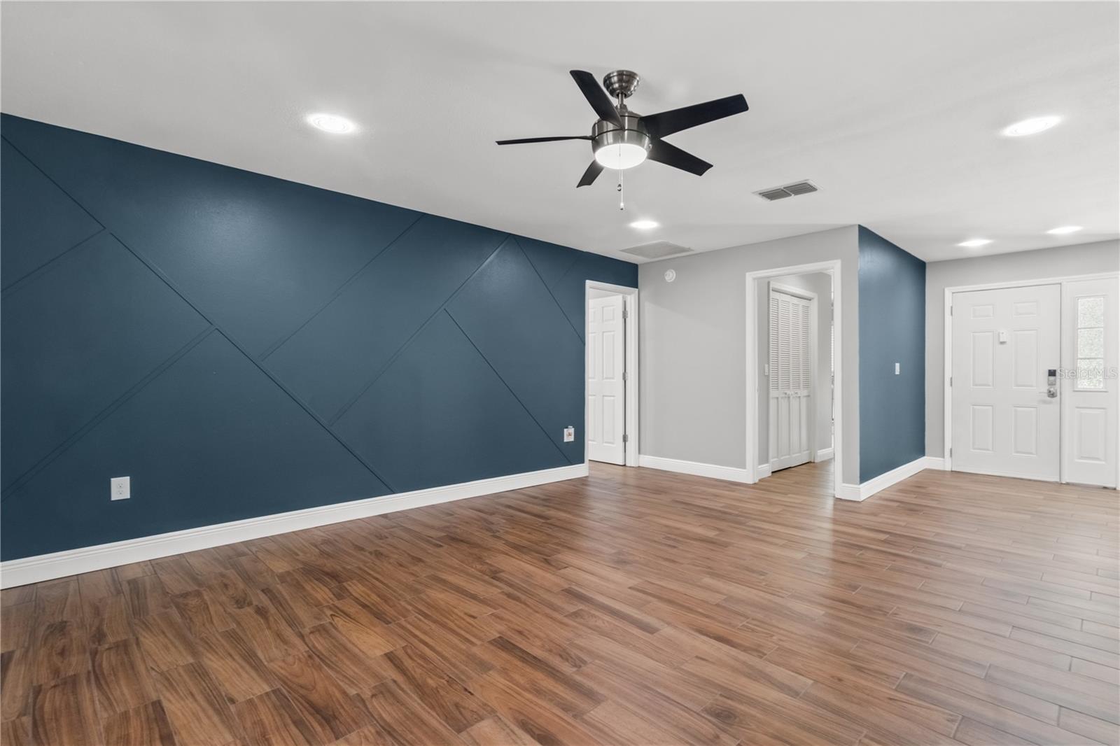 Image 4 of 50 For 6402 Beechnut Drive