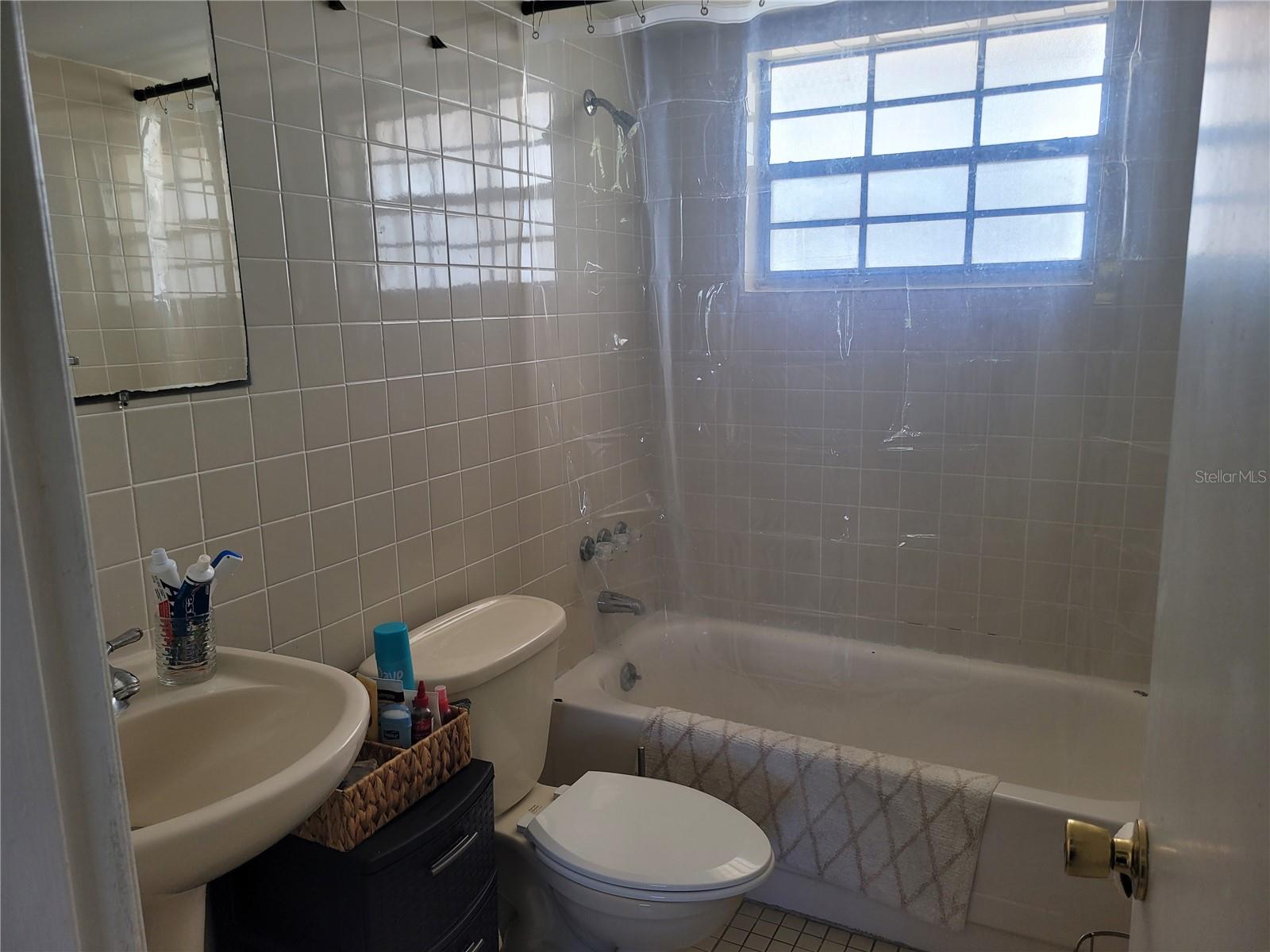 Image 5 of 10 For 5505 Hernandes Drive 118