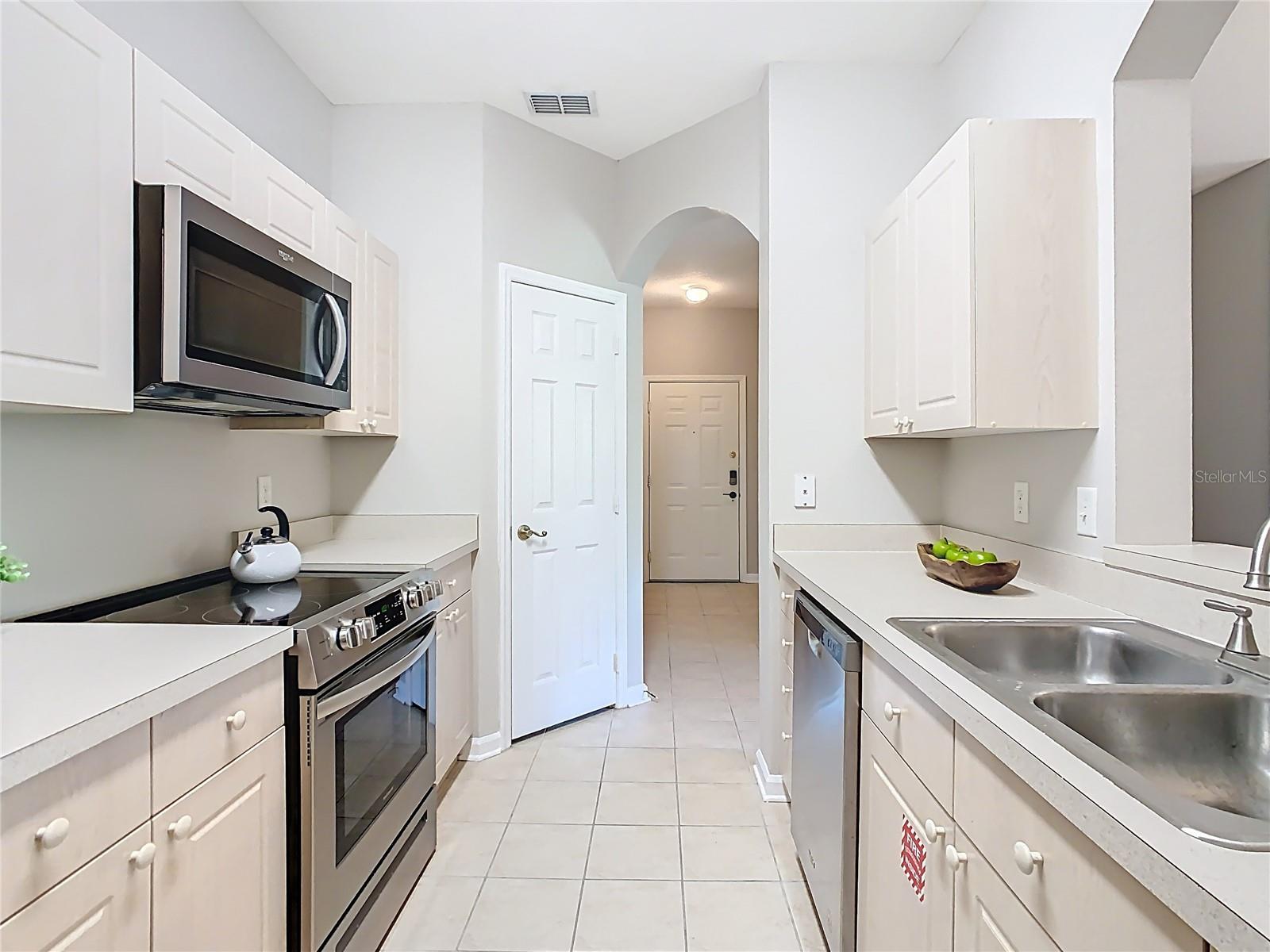 Image 14 of 92 For 2300 Silver Palm Drive 205