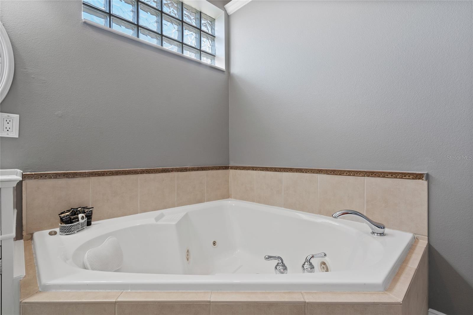 Image 29 of 66 For 10662 Woodchase Circle