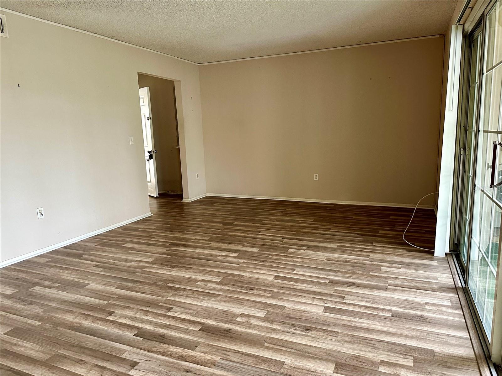 Image 5 of 10 For 3993 Versailles Drive 3993f