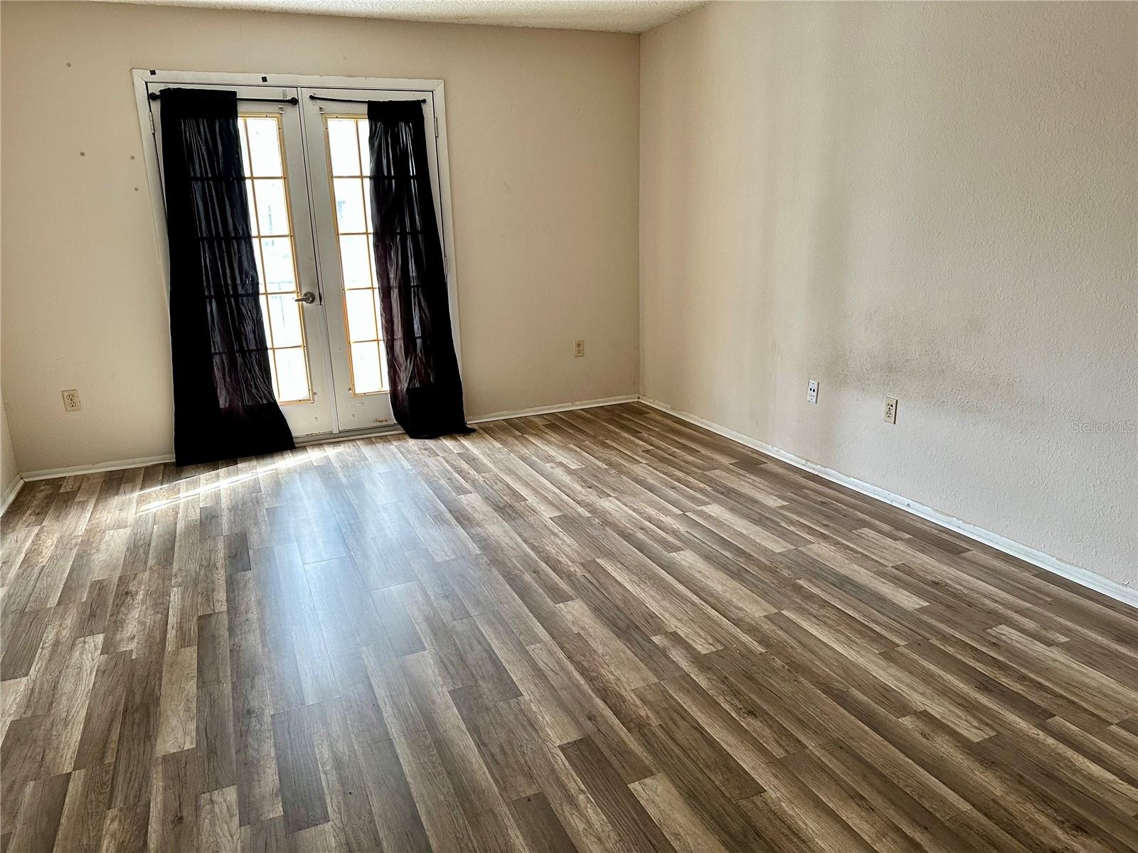 Image 7 of 10 For 3993 Versailles Drive 3993f