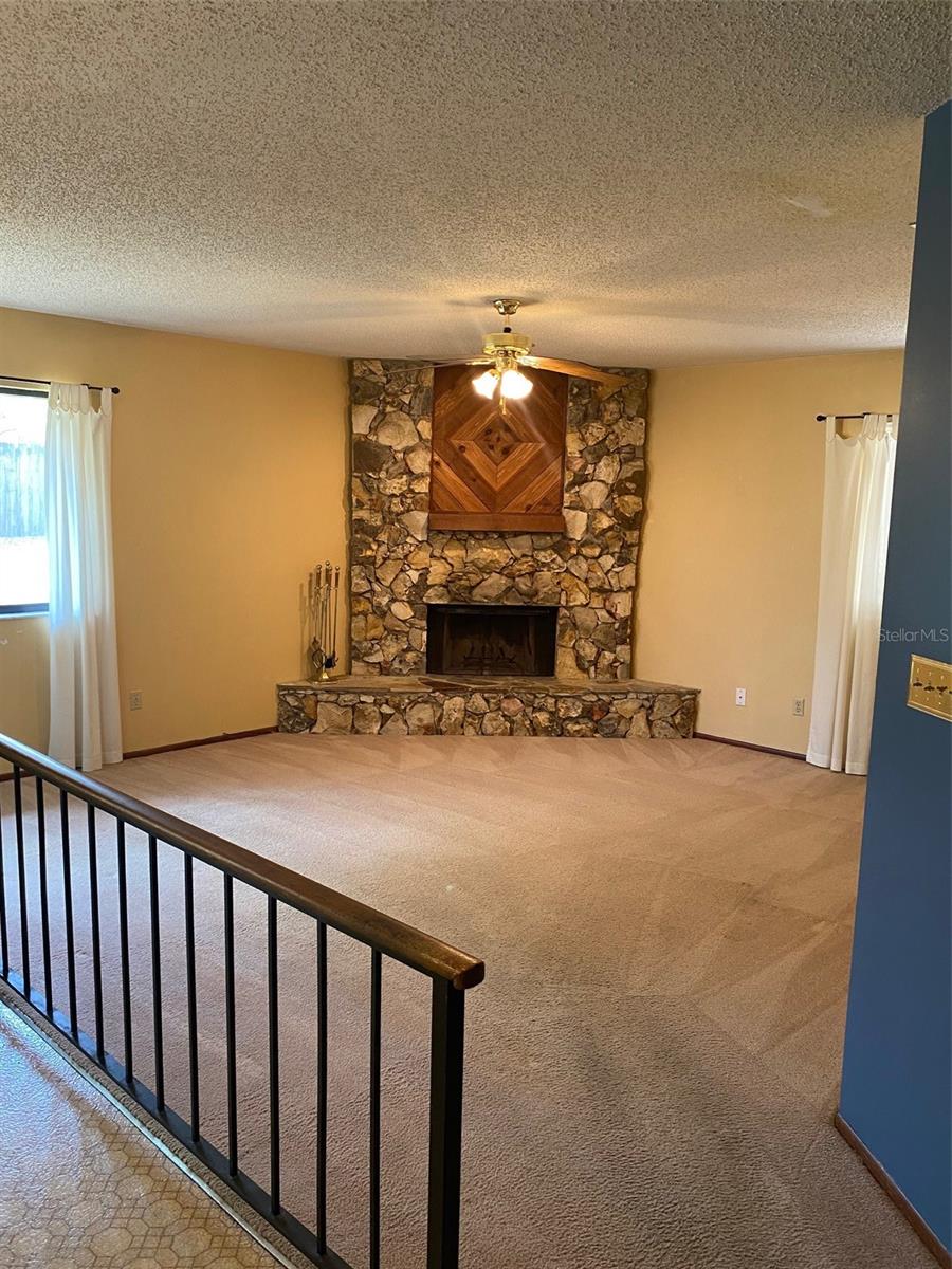 Image 3 of 14 For 705 Boysenberry Court