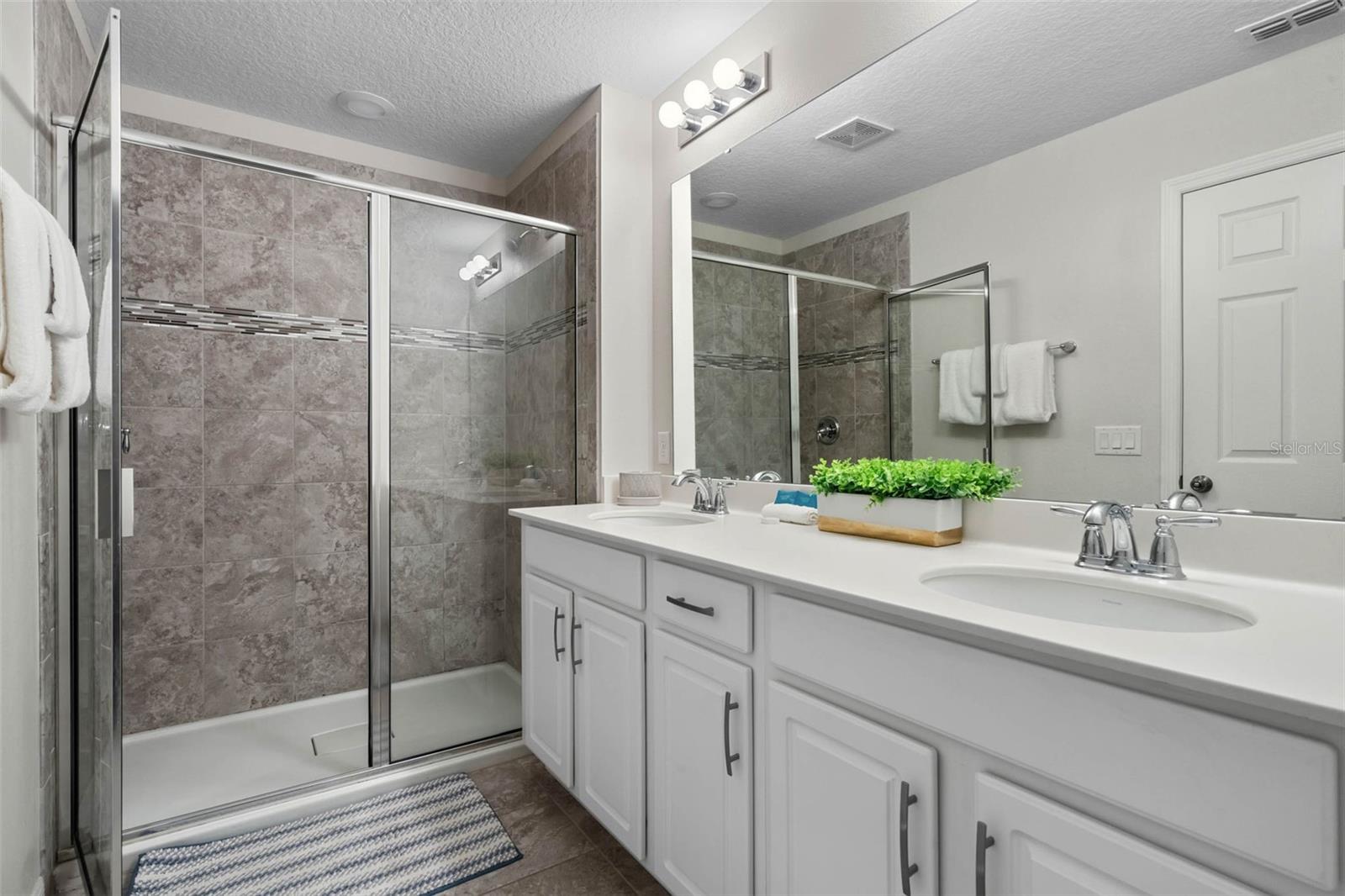 Image 32 of 83 For 1558 Carey Palm Circle