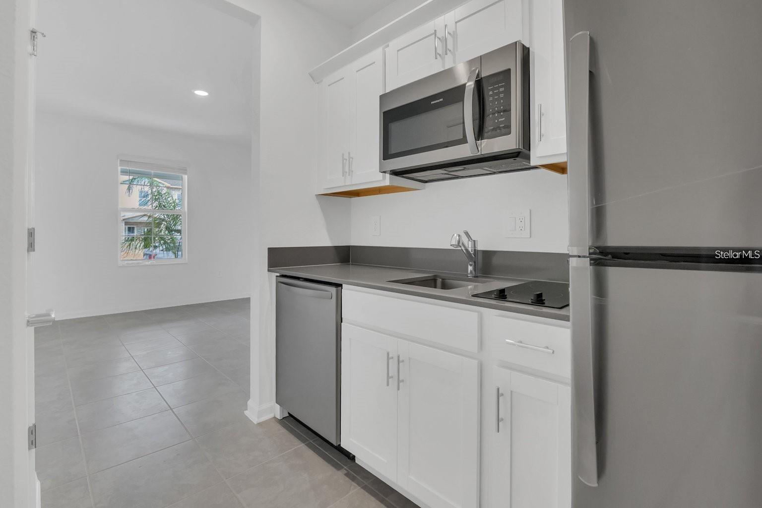 Image 4 of 8 For 3186 Armstrong Avenue B