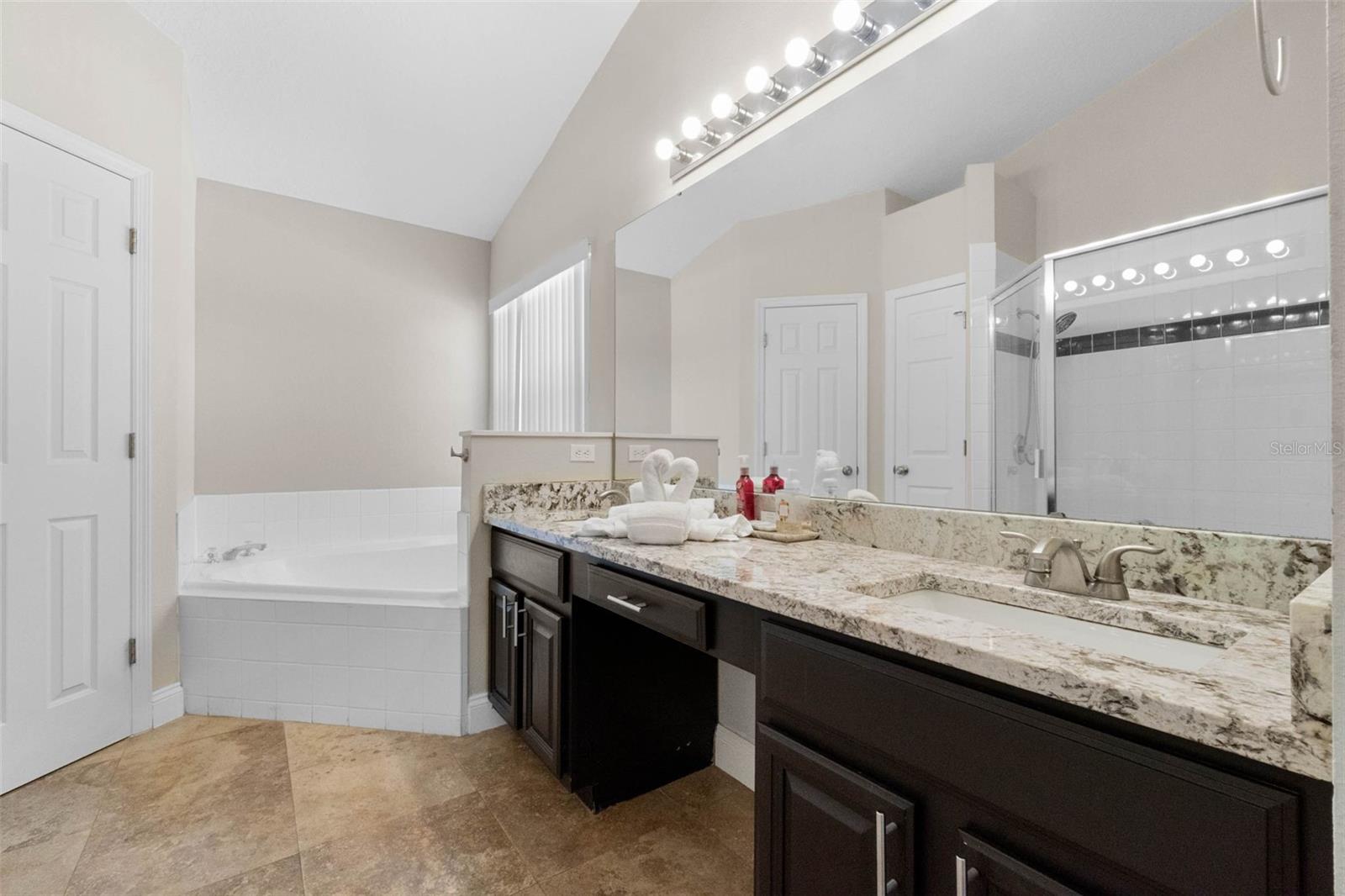 Image 21 of 53 For 838 Kildrummy Drive