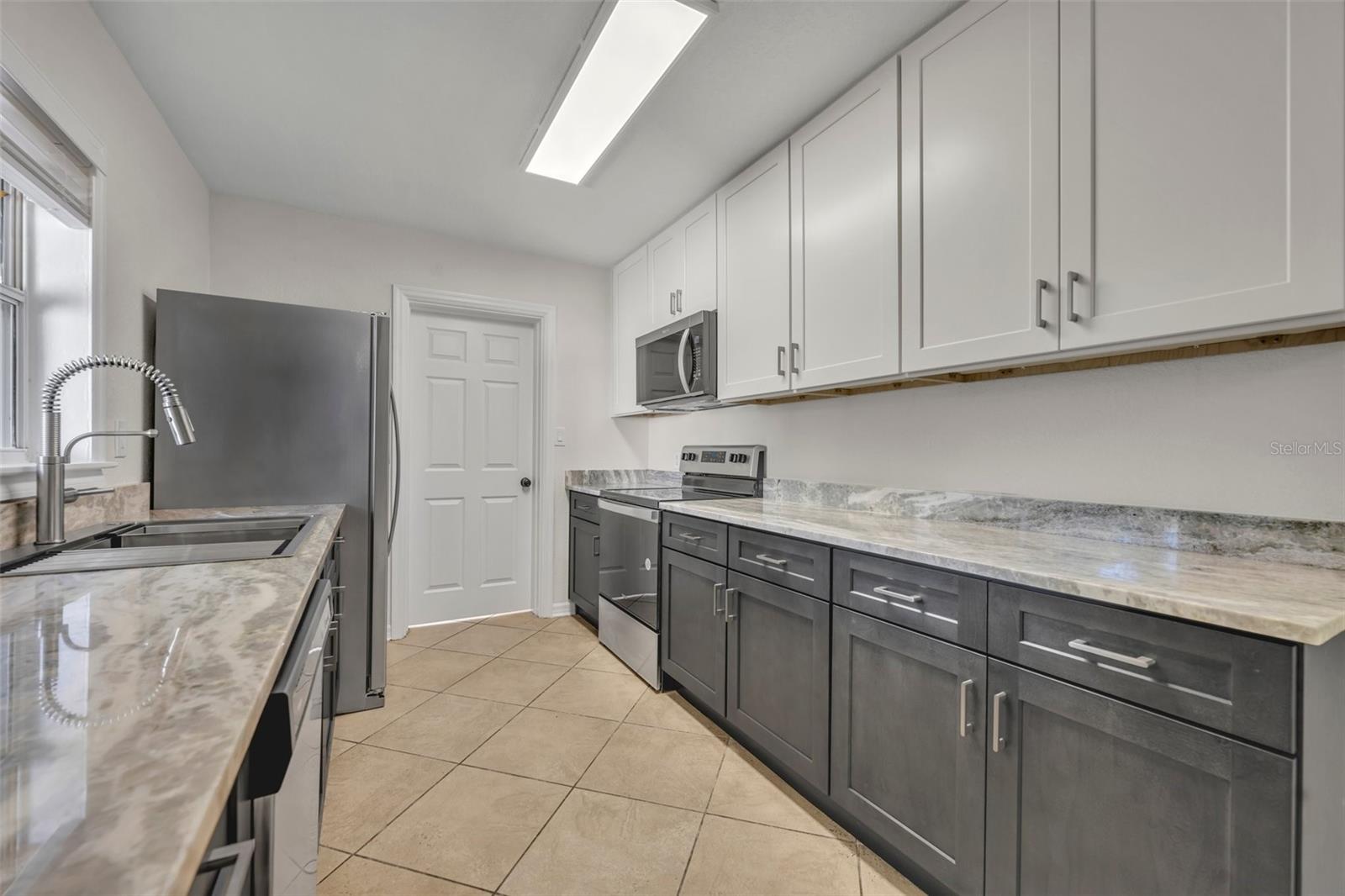 Image 10 of 25 For 642 Balfour Drive