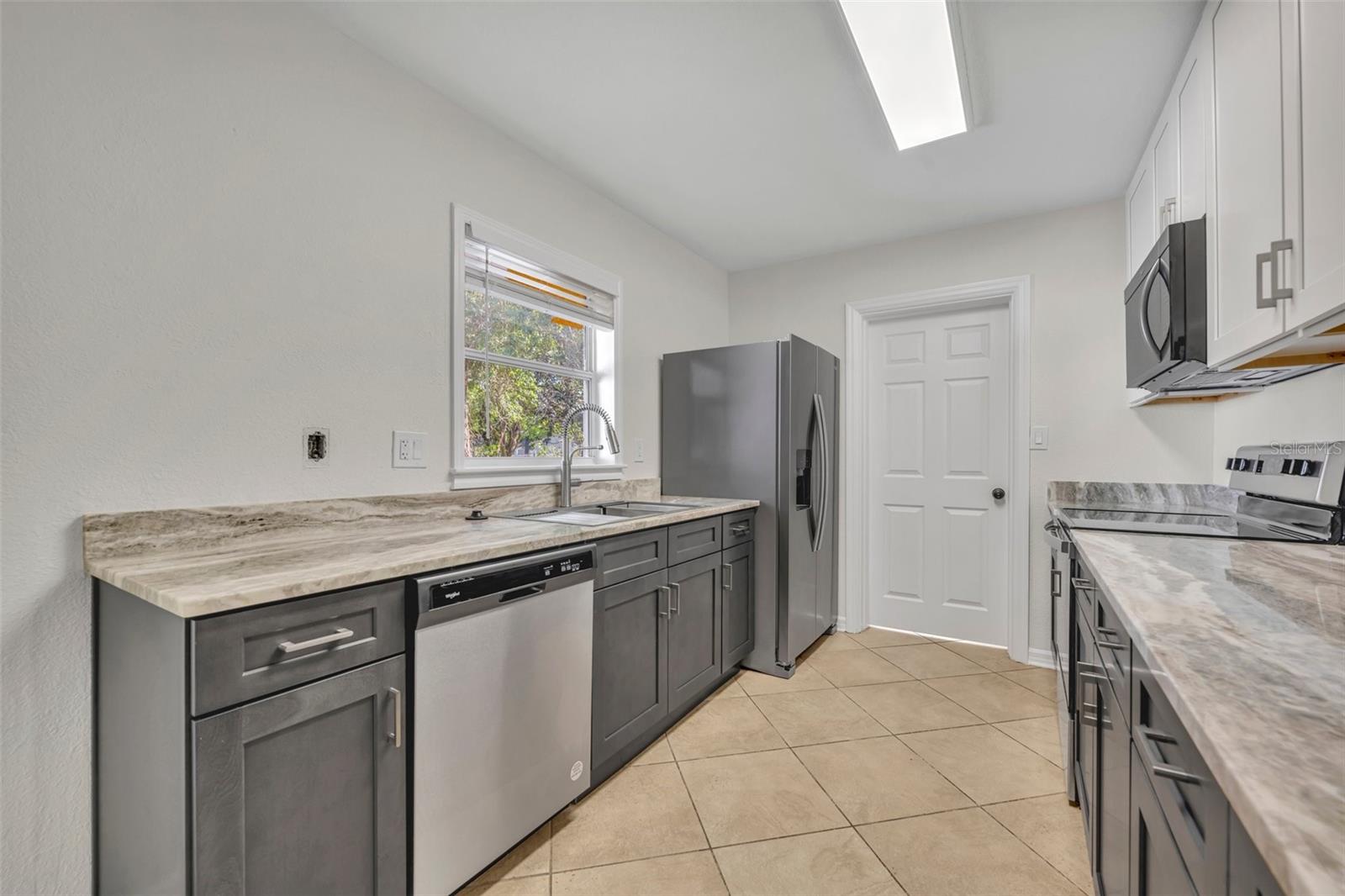 Image 9 of 25 For 642 Balfour Drive