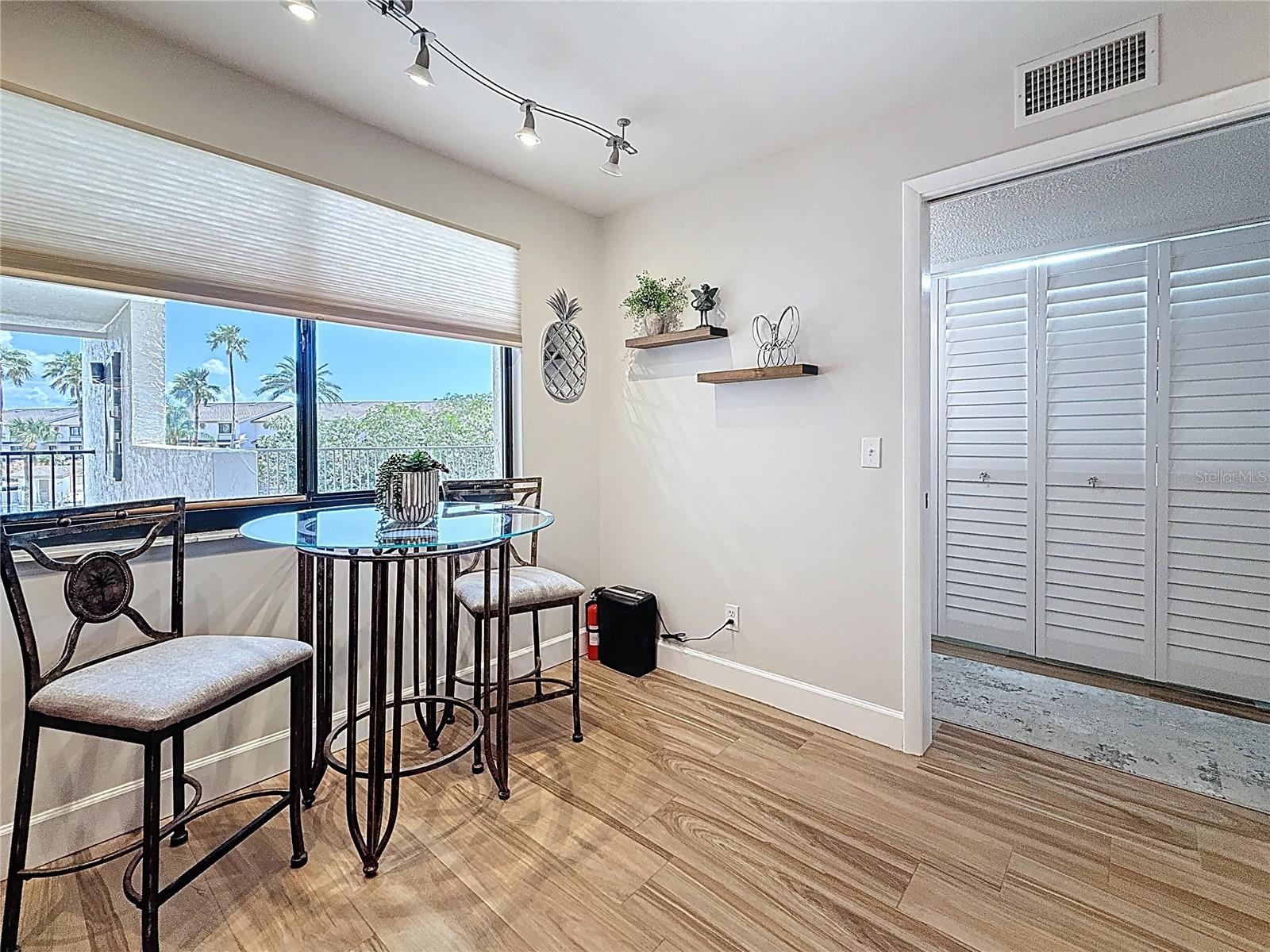 Image 10 of 40 For 1581 Gulf Boulevard 102n