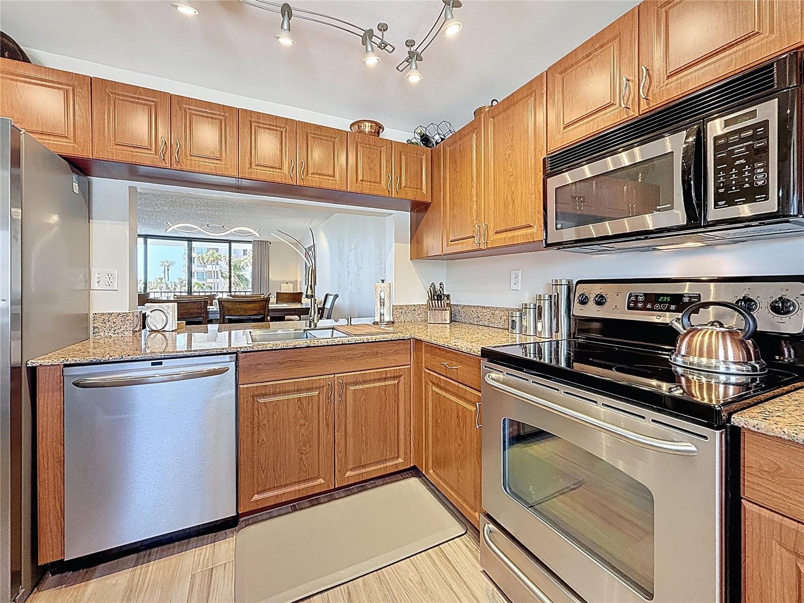 Image 11 of 40 For 1581 Gulf Boulevard 102n