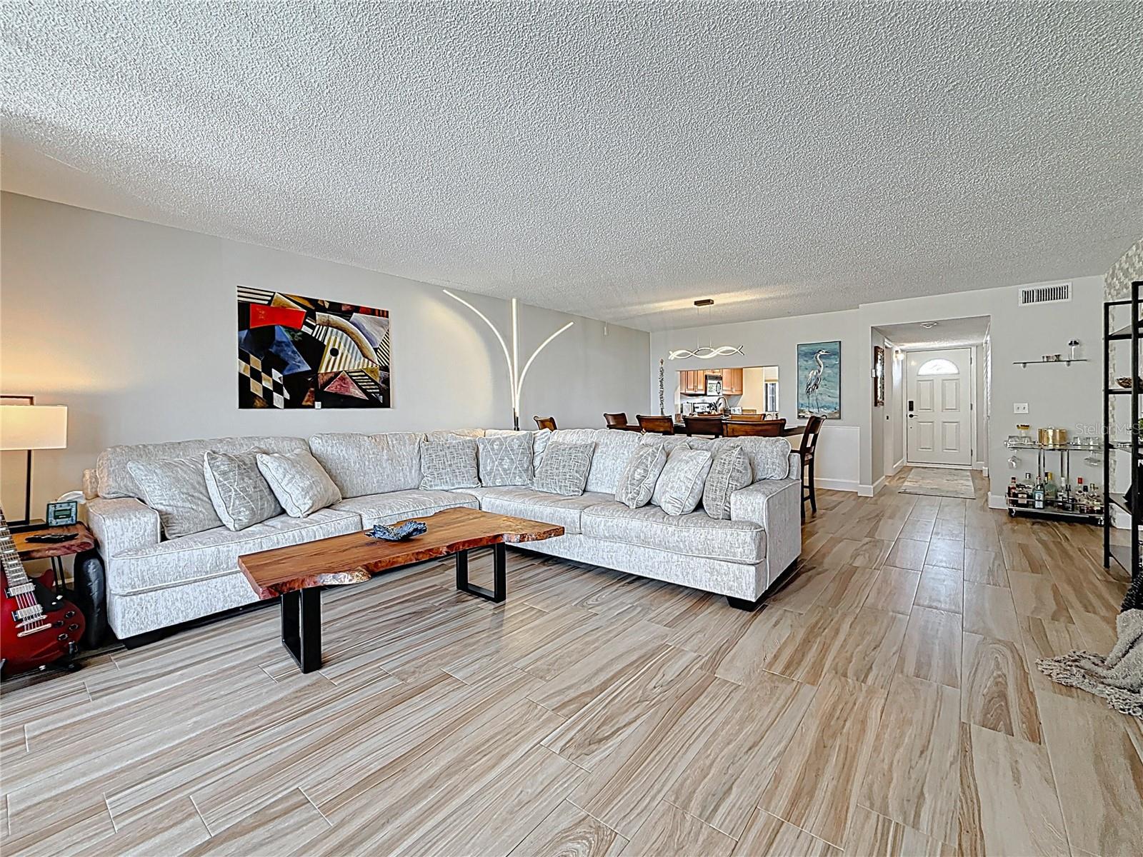 Image 17 of 40 For 1581 Gulf Boulevard 102n