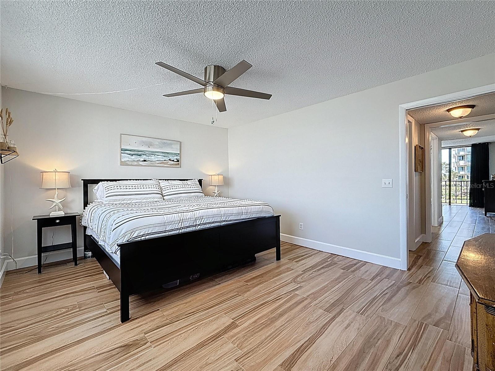 Image 19 of 40 For 1581 Gulf Boulevard 102n