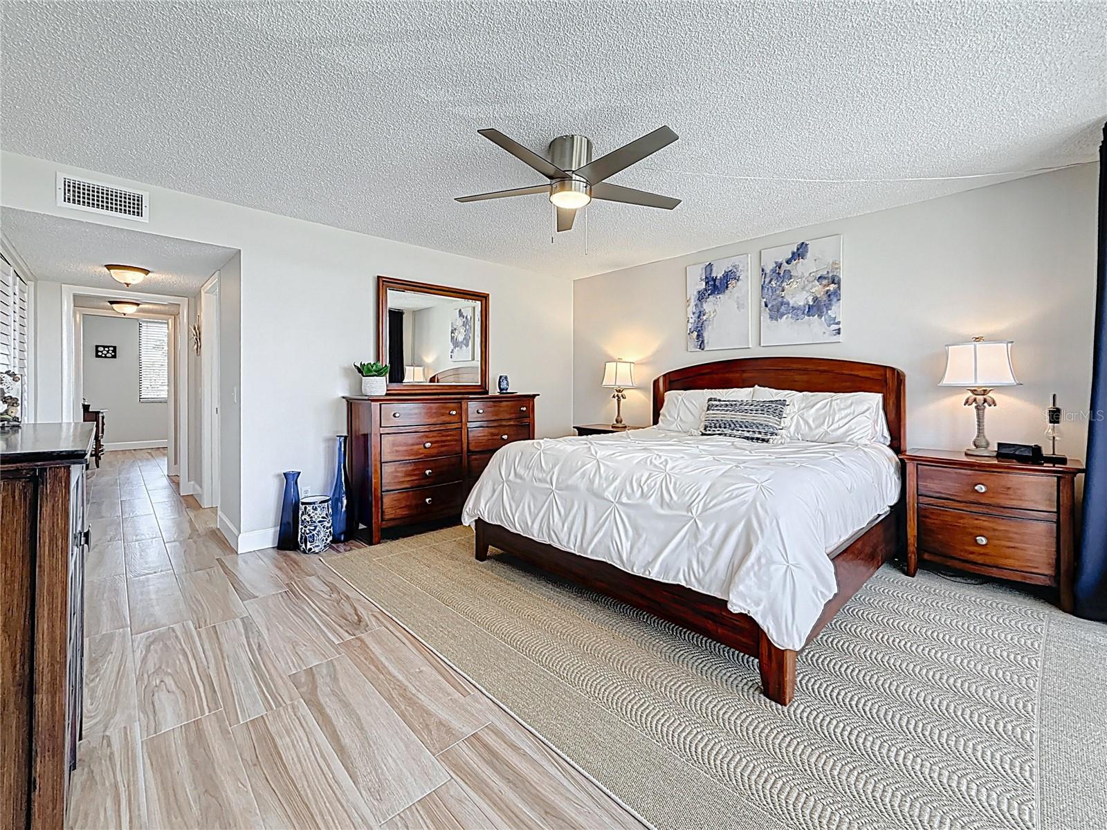 Image 24 of 40 For 1581 Gulf Boulevard 102n