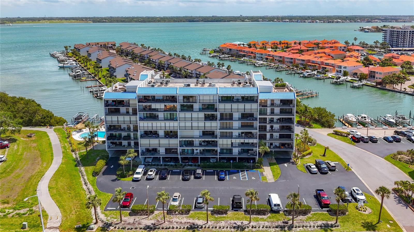 Image 4 of 40 For 1581 Gulf Boulevard 102n