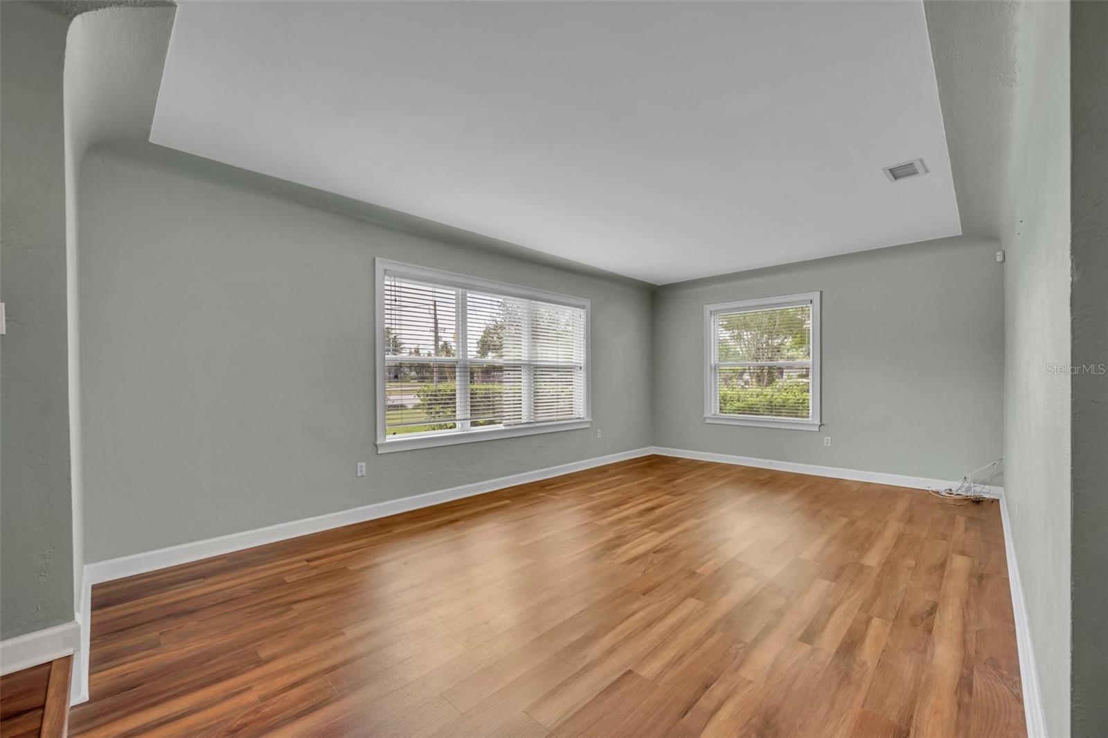 Image 9 of 49 For 1329 Maury Road