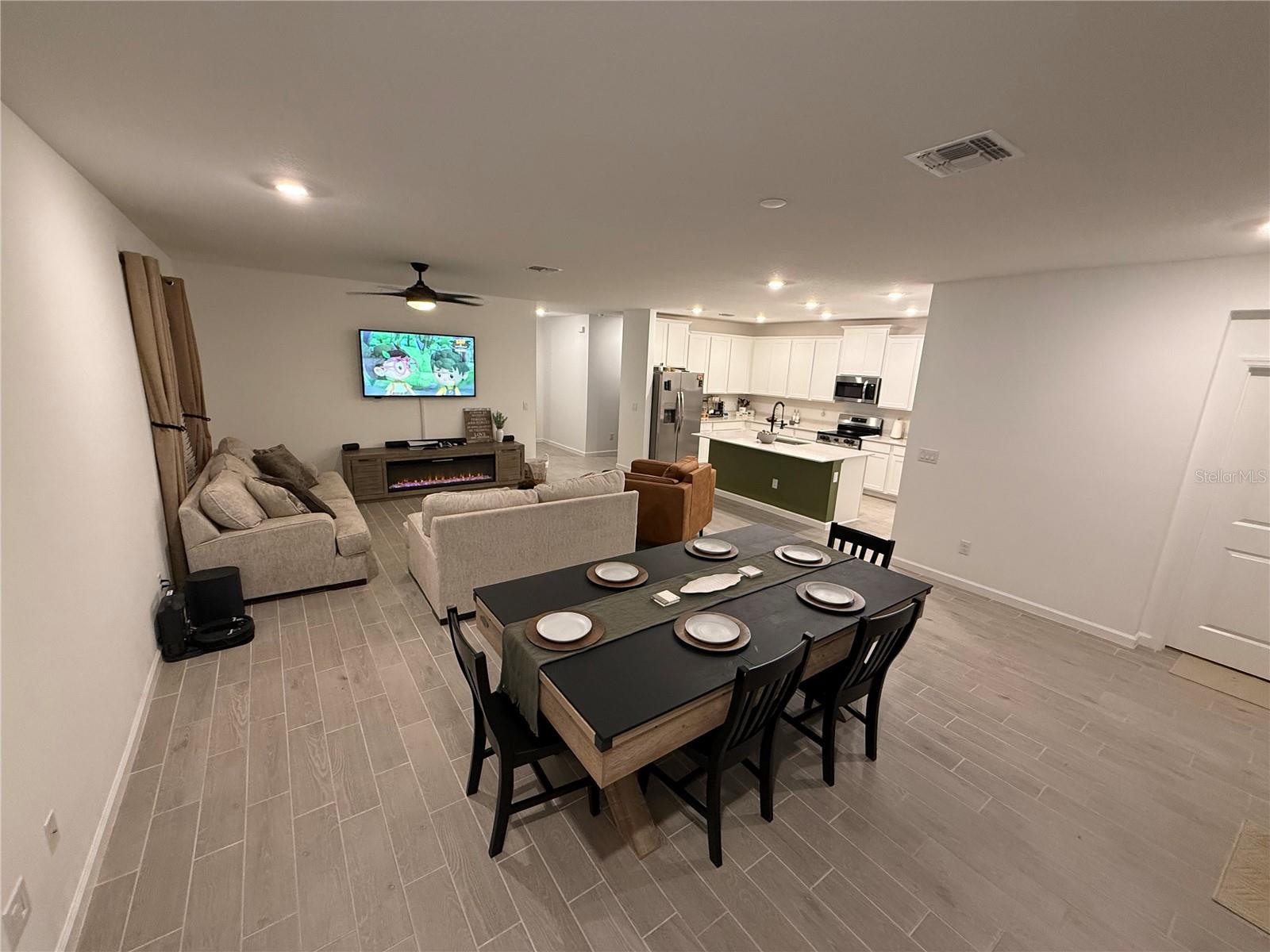 Image 21 of 43 For 1393 44th Cour Road