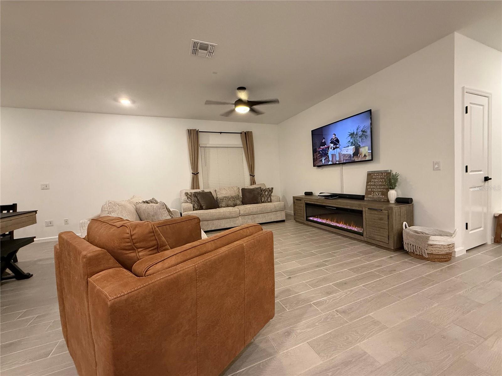 Image 23 of 43 For 1393 44th Cour Road