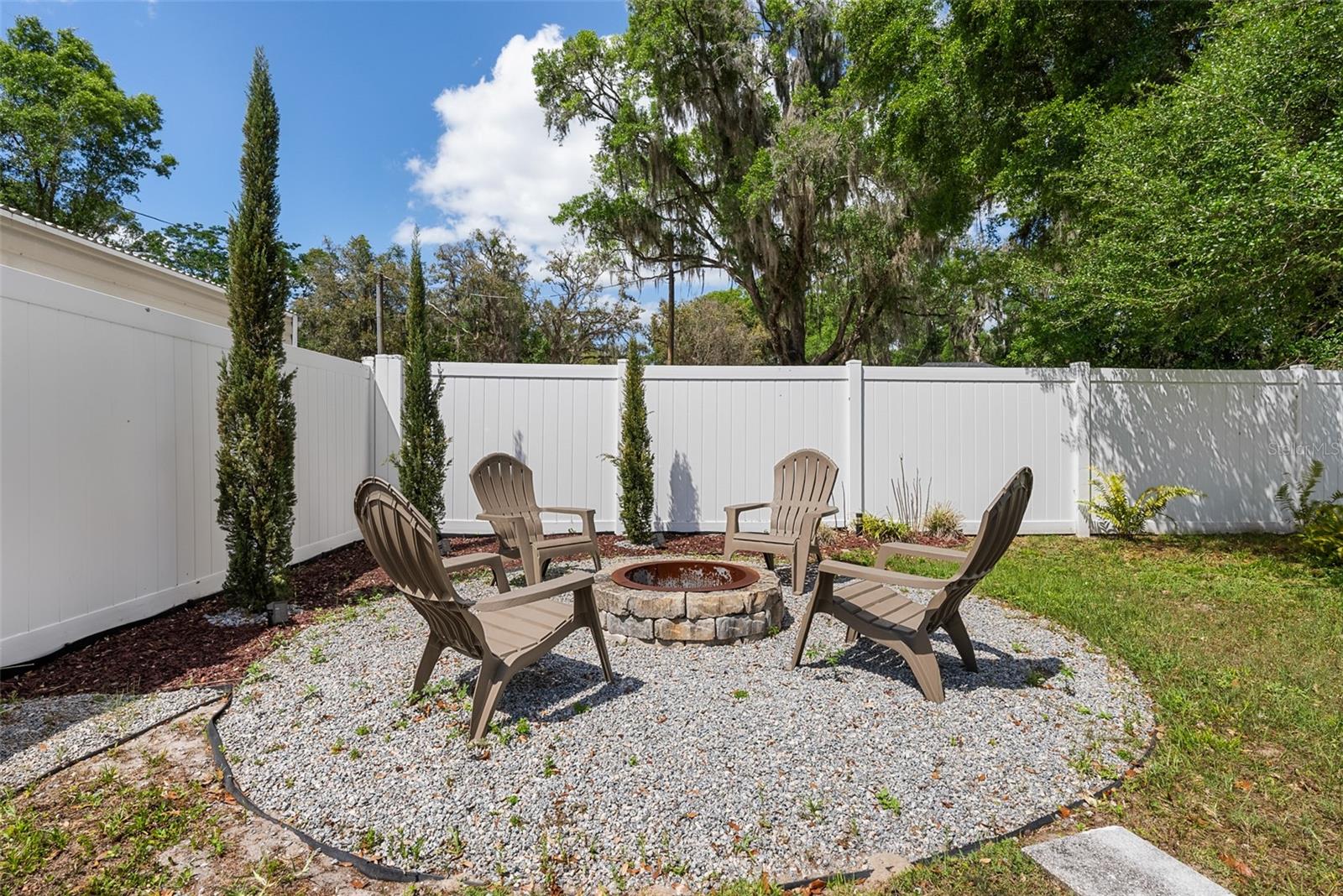 Image 45 of 72 For 116 Hurst Court
