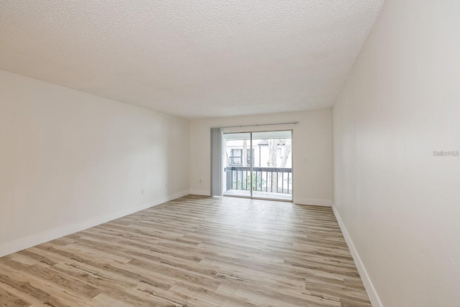 Image 3 of 13 For 4213 Semoran Boulevard 9