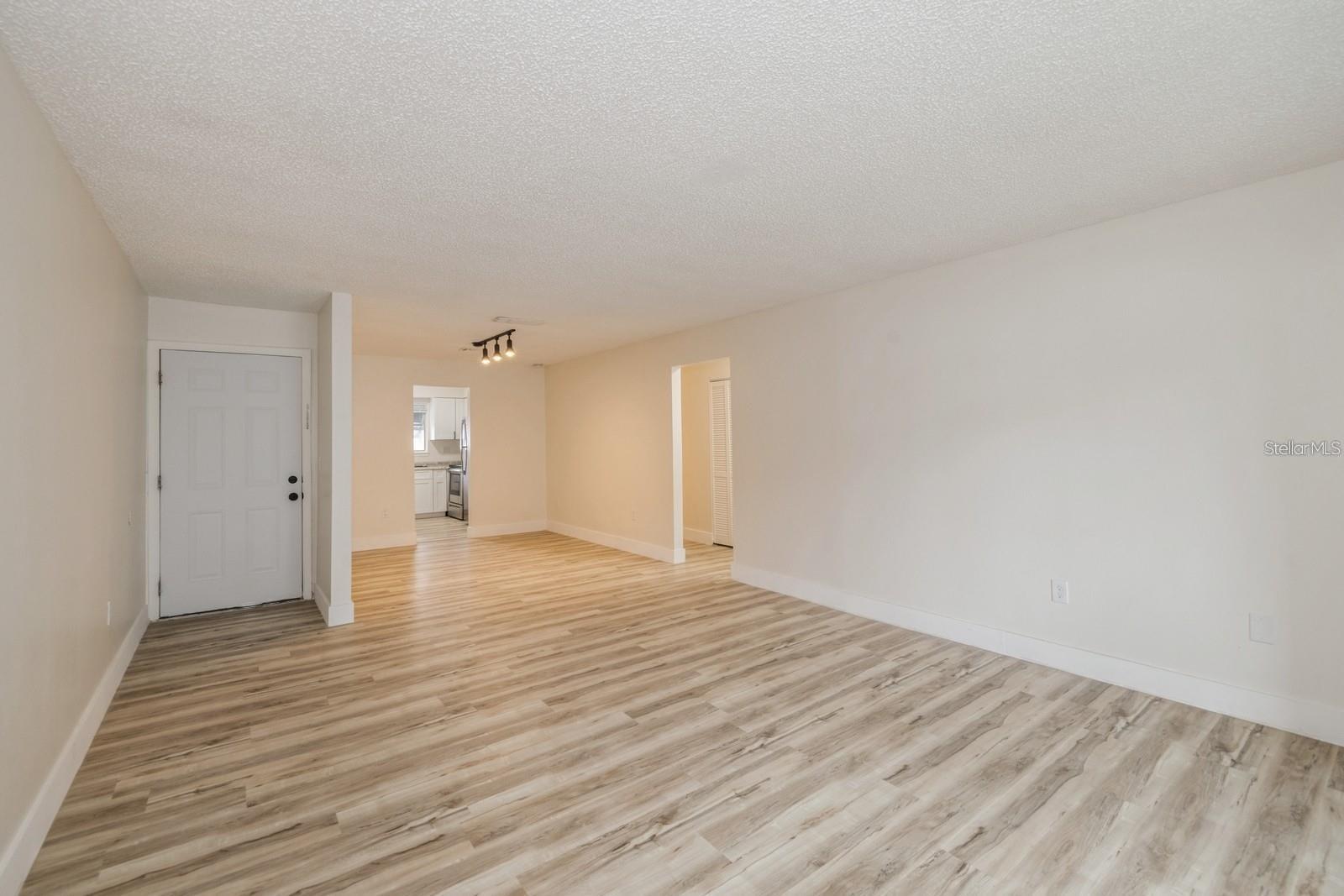 Image 4 of 13 For 4213 Semoran Boulevard 9