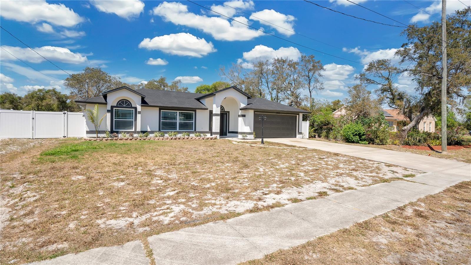 Image 3 of 34 For 2685 Groveland Avenue