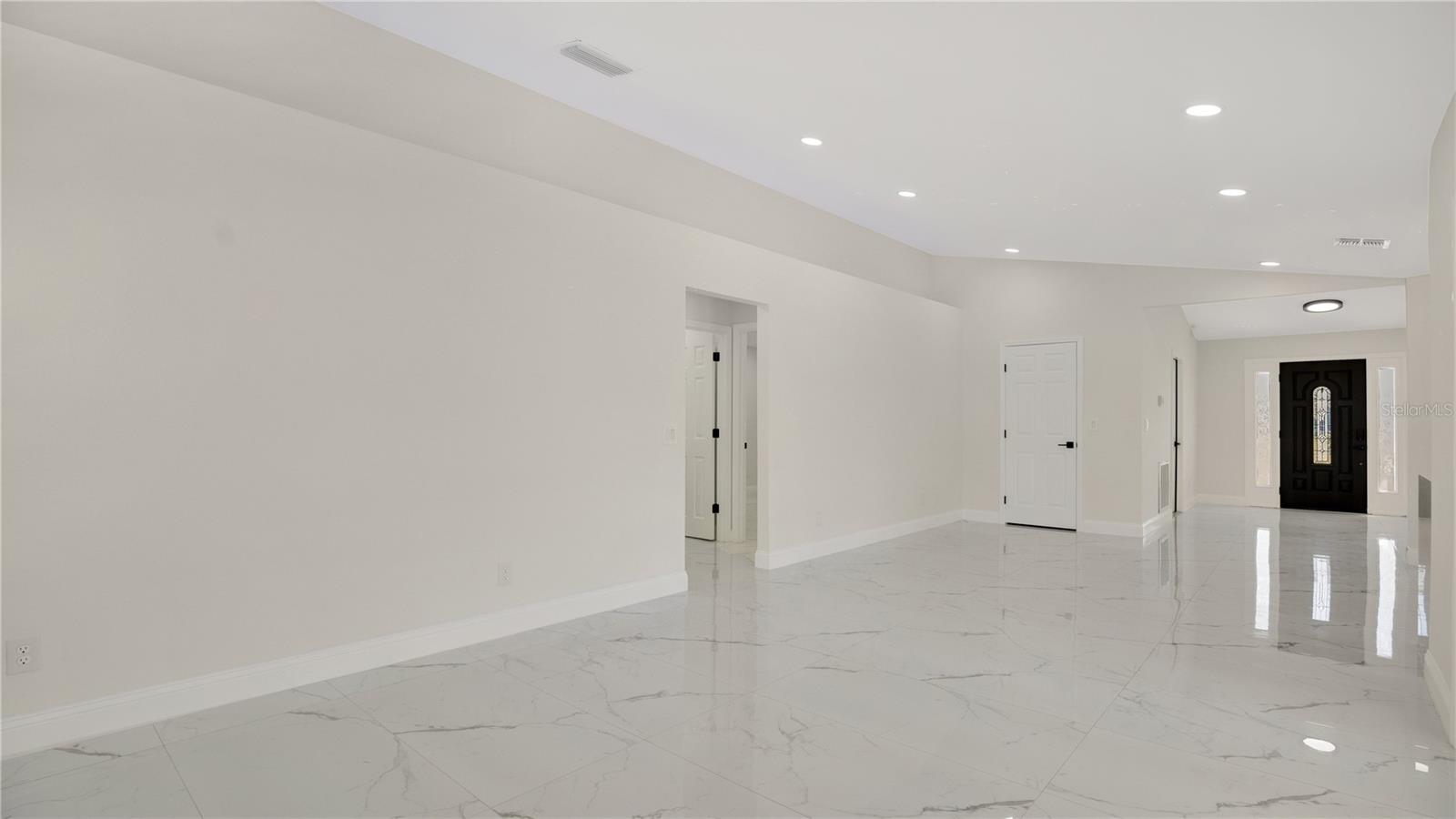 Image 4 of 34 For 2685 Groveland Avenue