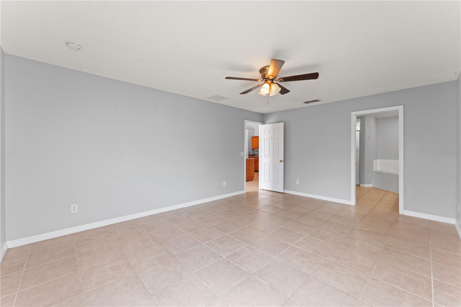 Image 12 of 36 For 408 Magpie Court