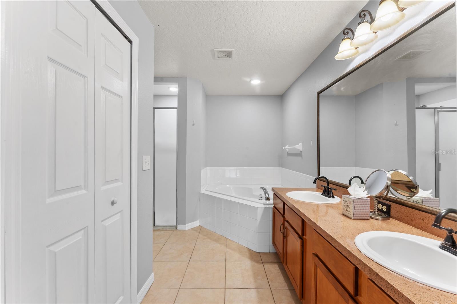 Image 13 of 36 For 408 Magpie Court