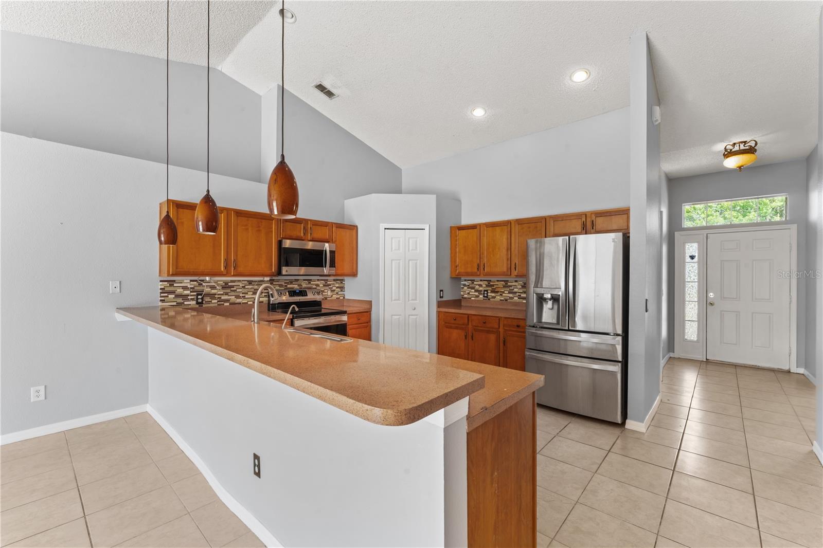 Image 14 of 36 For 408 Magpie Court