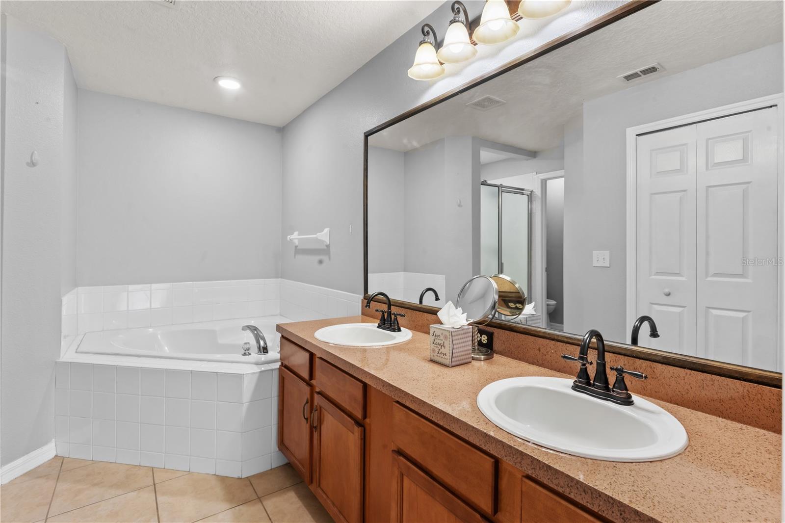 Image 15 of 36 For 408 Magpie Court