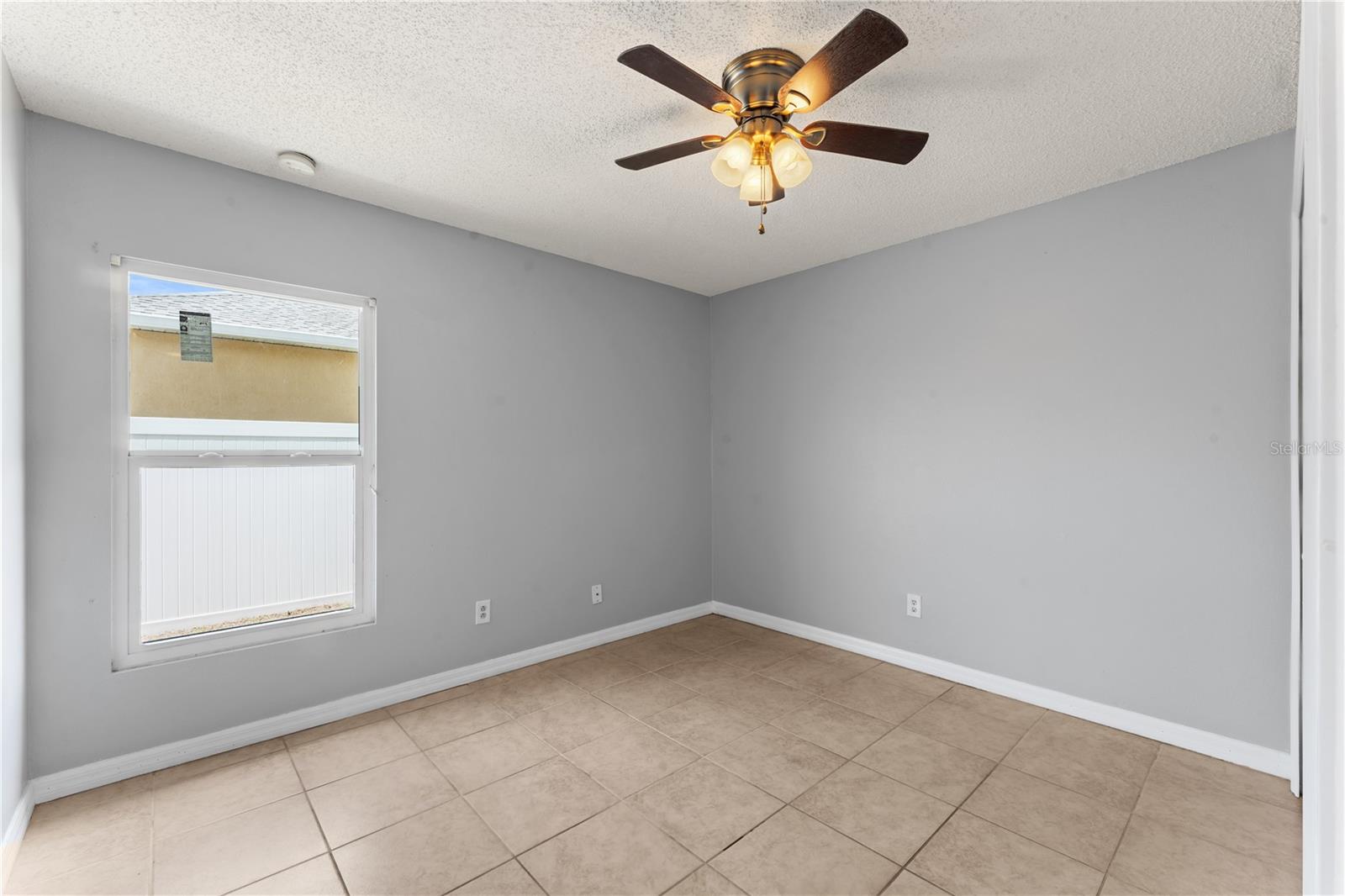 Image 19 of 36 For 408 Magpie Court
