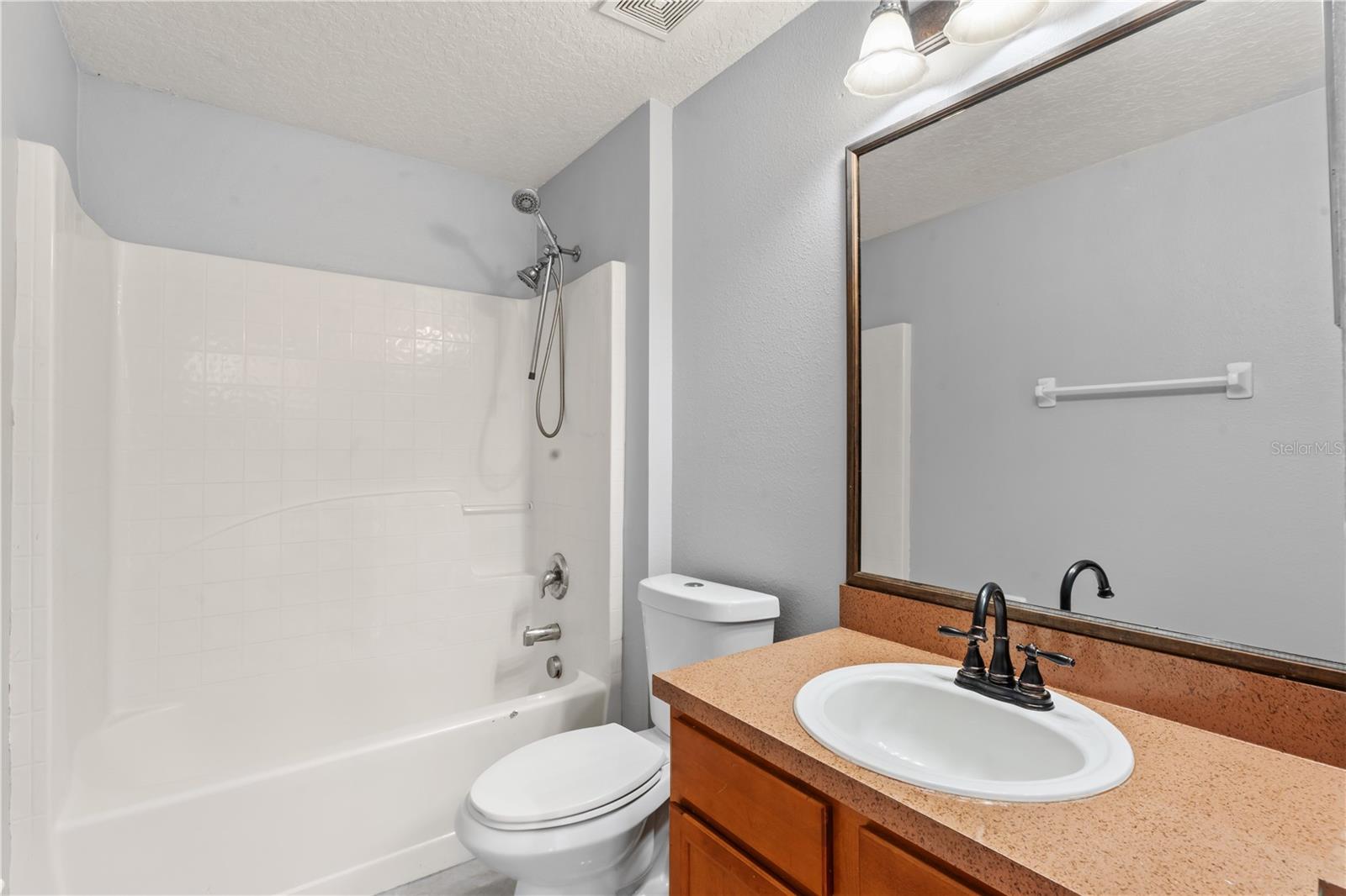 Image 20 of 36 For 408 Magpie Court
