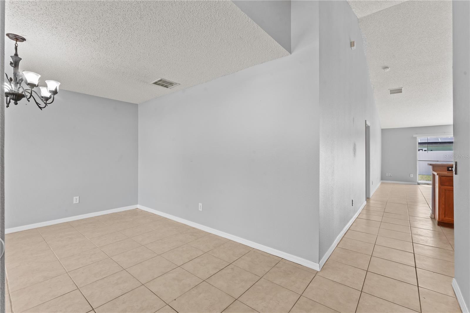 Image 22 of 36 For 408 Magpie Court