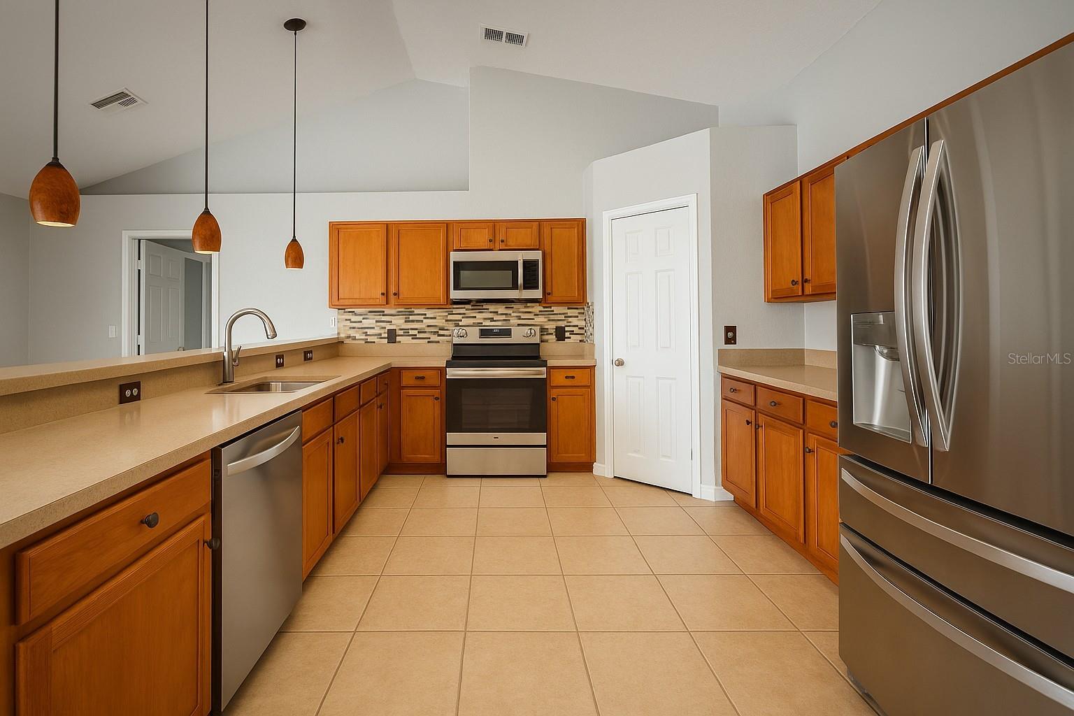 Image 34 of 36 For 408 Magpie Court