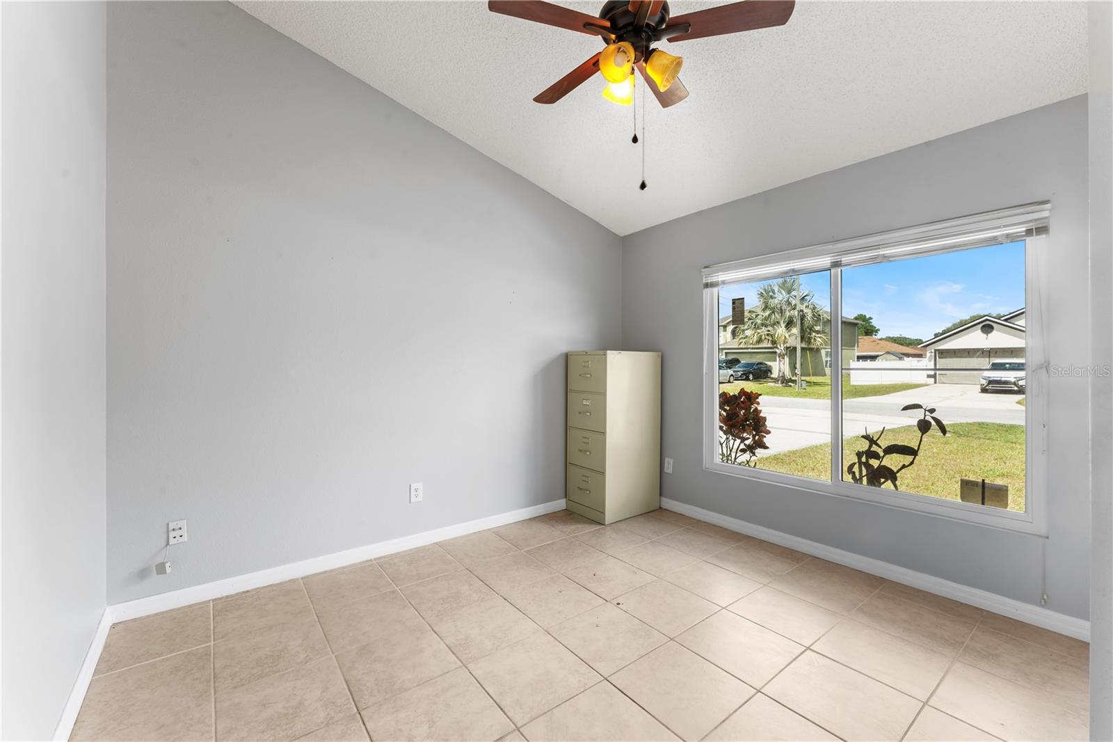 Image 5 of 36 For 408 Magpie Court