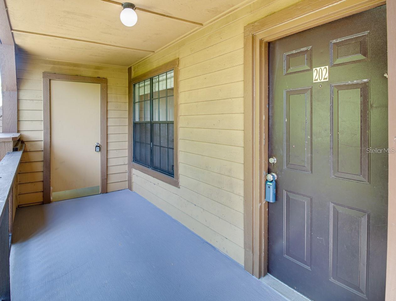 Image 2 of 12 For 415 Lakepointe Drive 202