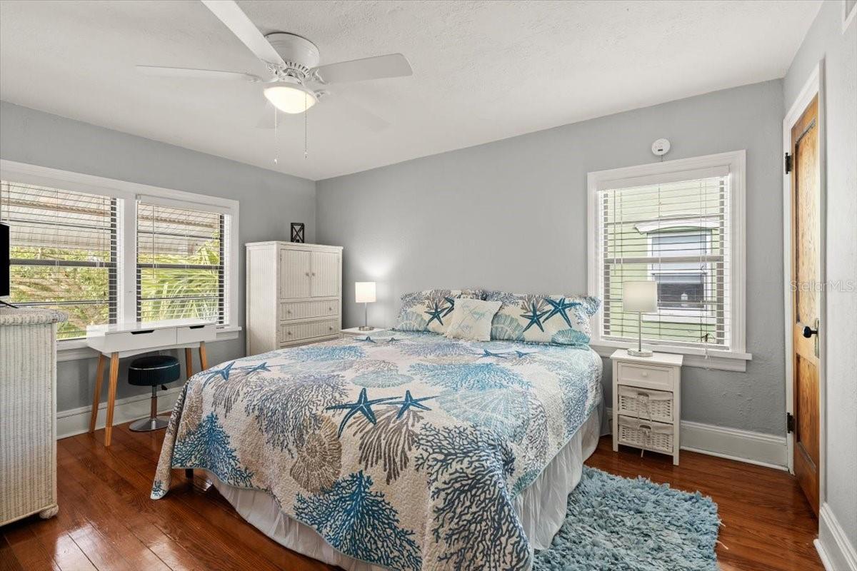Image 18 of 38 For 7 Clarendon Court