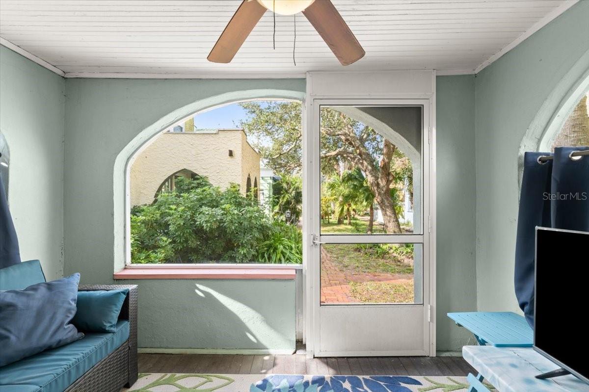 Image 2 of 38 For 7 Clarendon Court