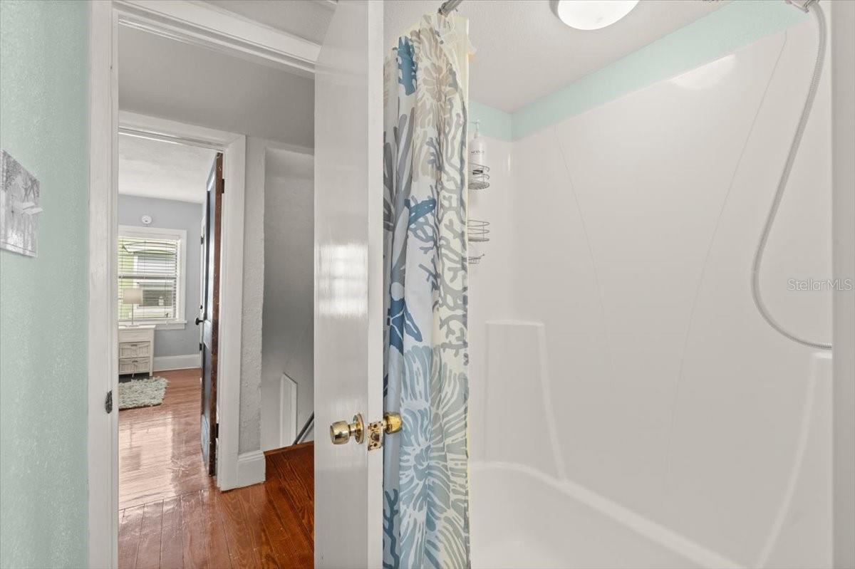 Image 21 of 38 For 7 Clarendon Court
