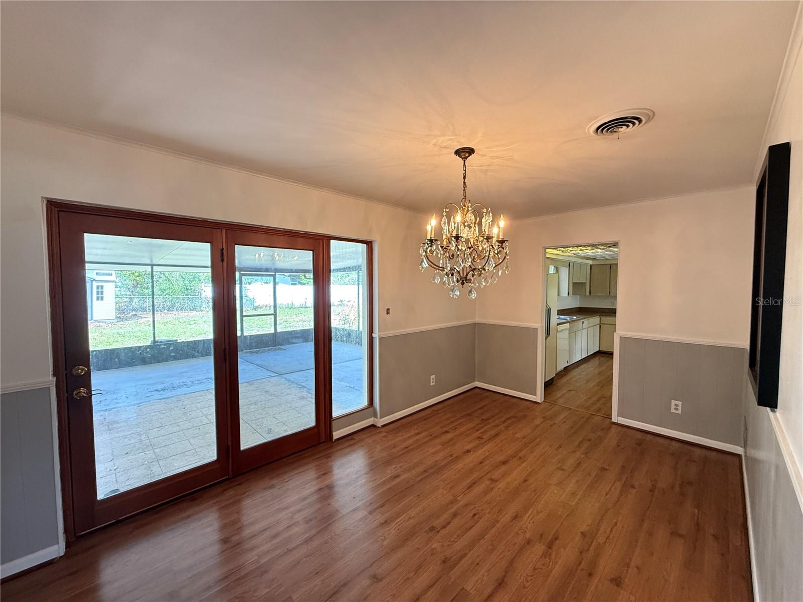 Image 5 of 27 For 2101 Oakhurst Avenue