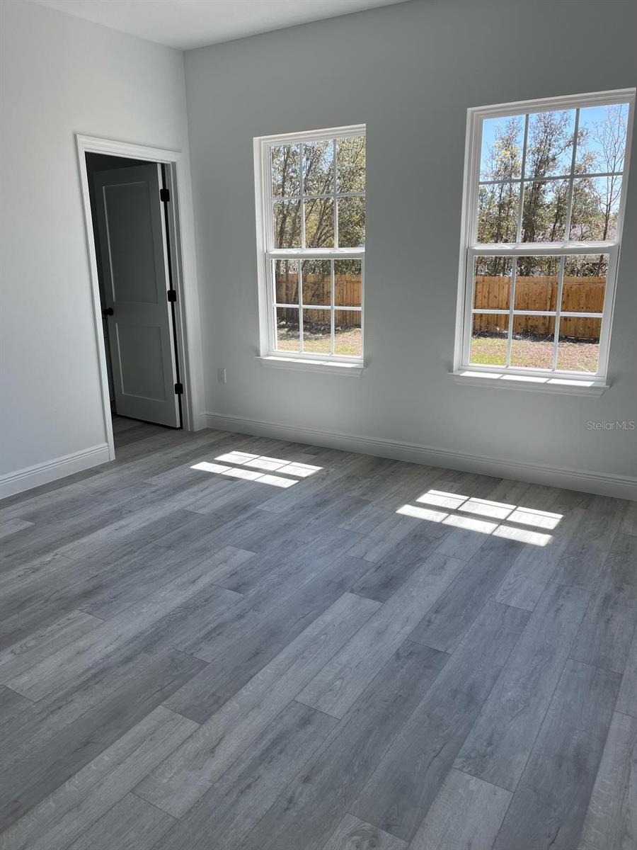 Listing photo id 8 for 920 Ludlum Street