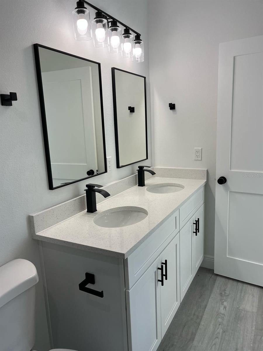 Listing photo id 12 for 920 Ludlum Street