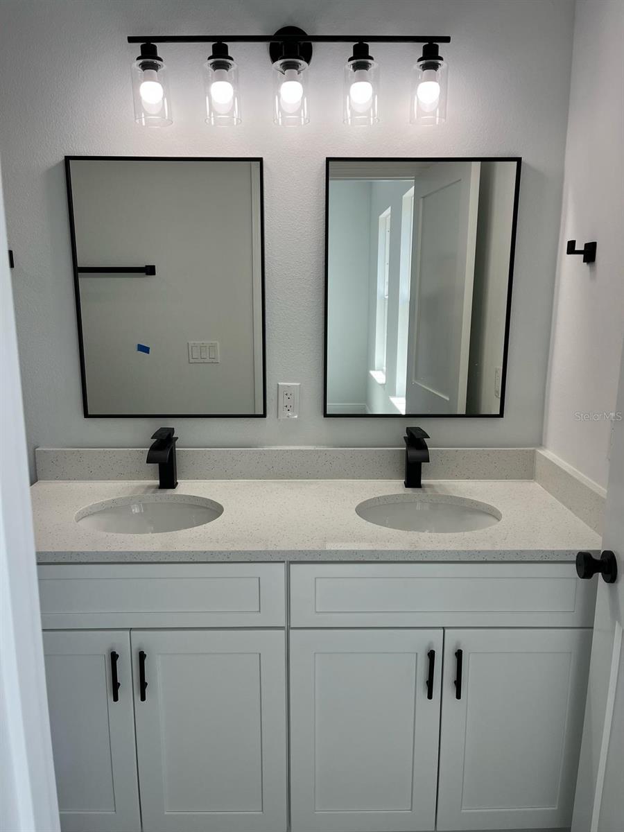 Listing photo id 13 for 920 Ludlum Street